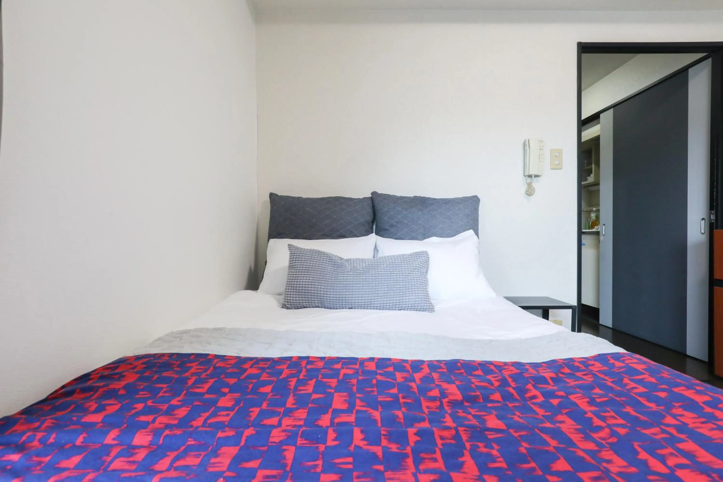 Bed in SUMIYOSHI APARTMENT Hotel 住吉アパートメントホテル