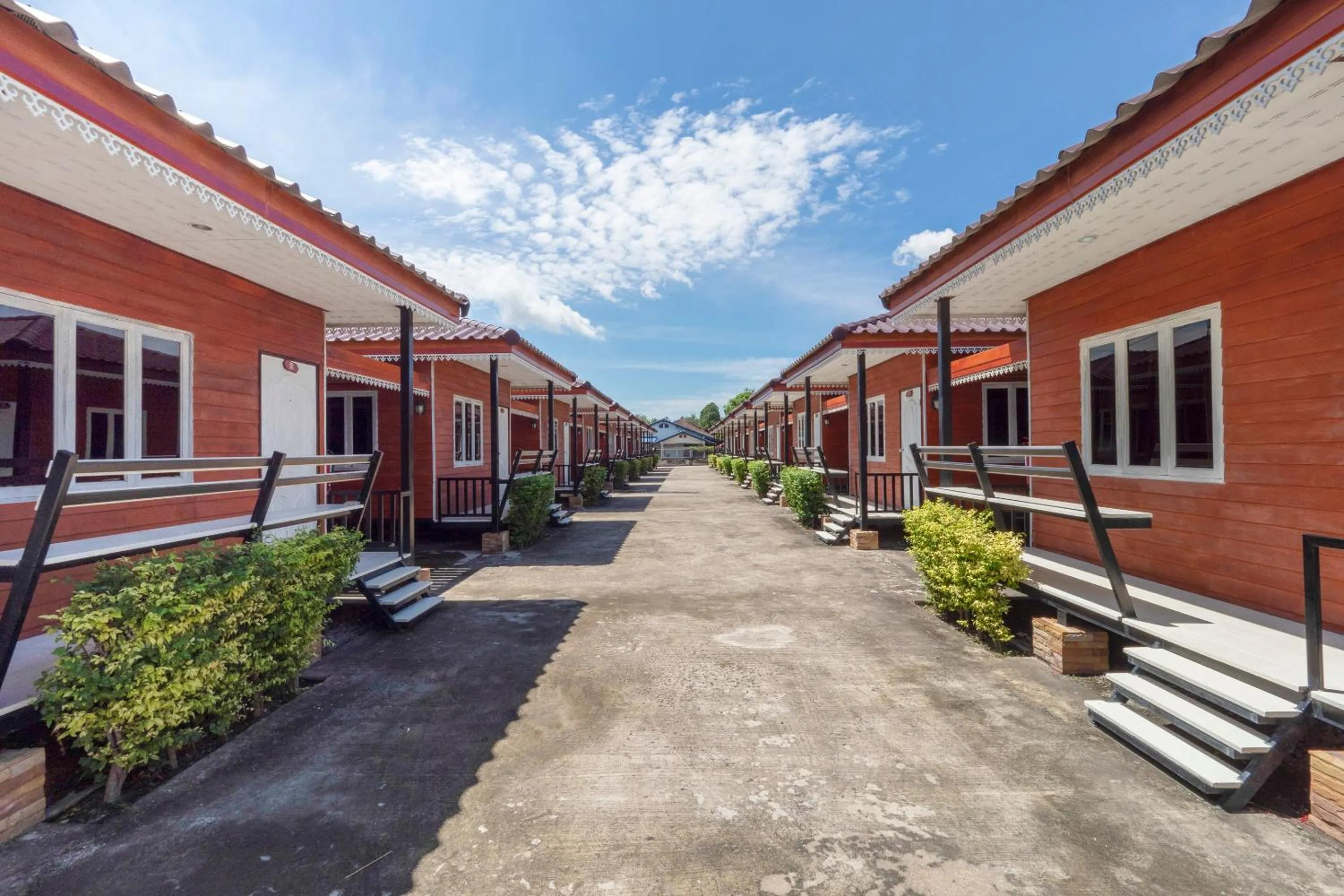 Facade/entrance in OYO 1166 Train Way Resort