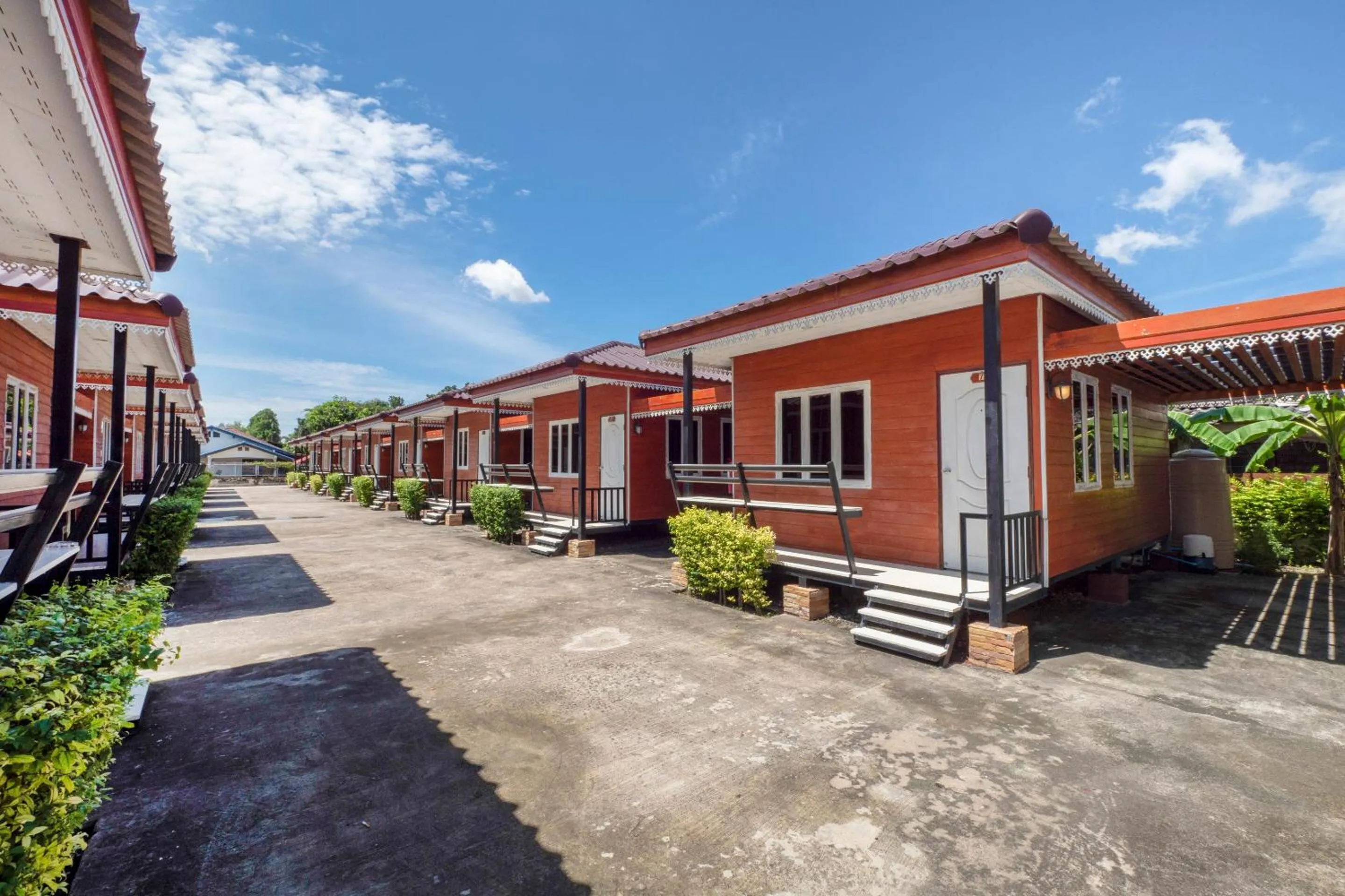 Facade/entrance in OYO 1166 Train Way Resort