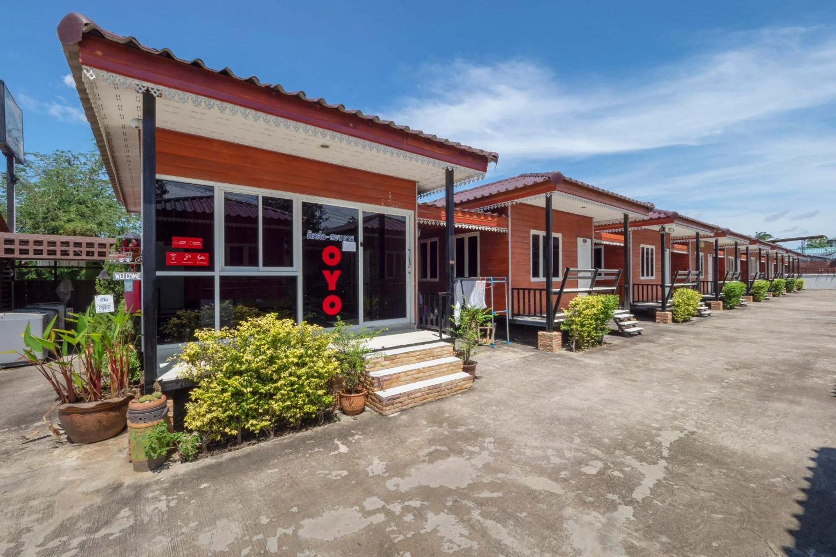 Lobby or reception in OYO 1166 Train Way Resort