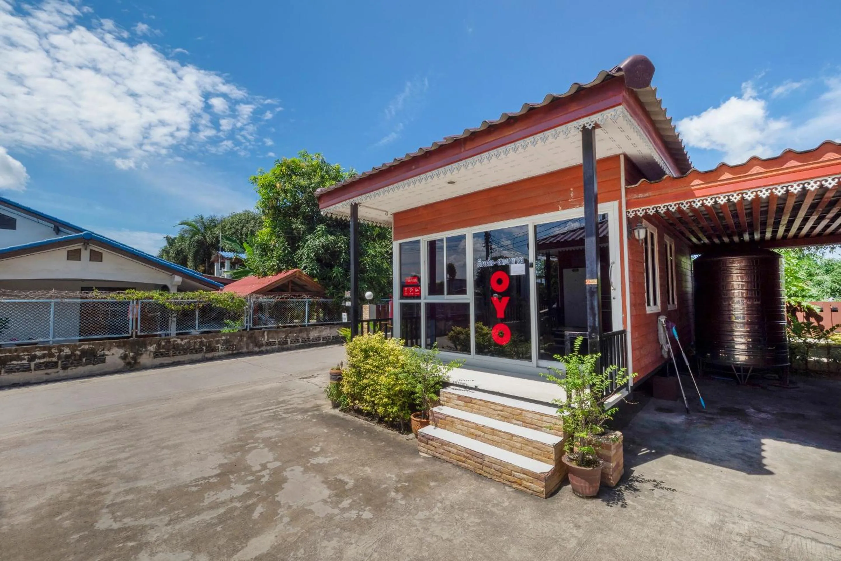 Lobby or reception in OYO 1166 Train Way Resort