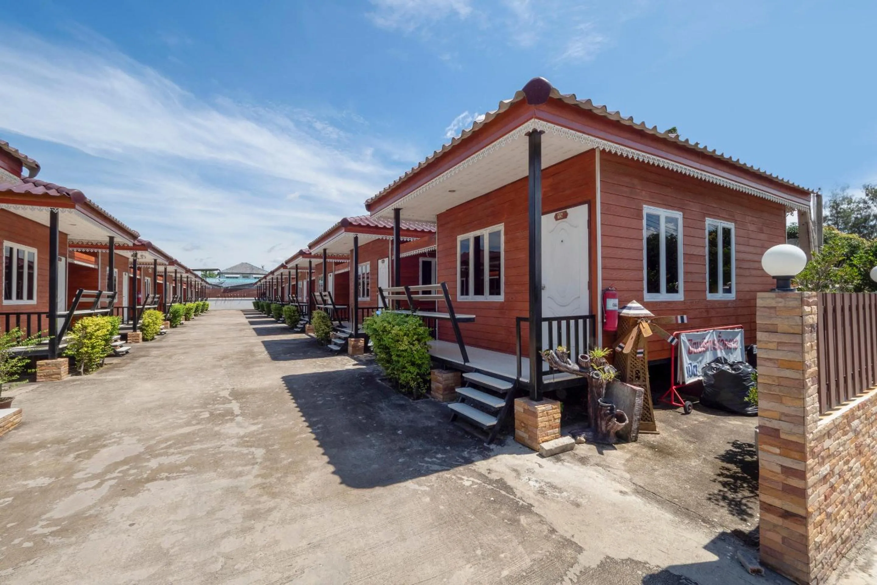 Facade/entrance in OYO 1166 Train Way Resort