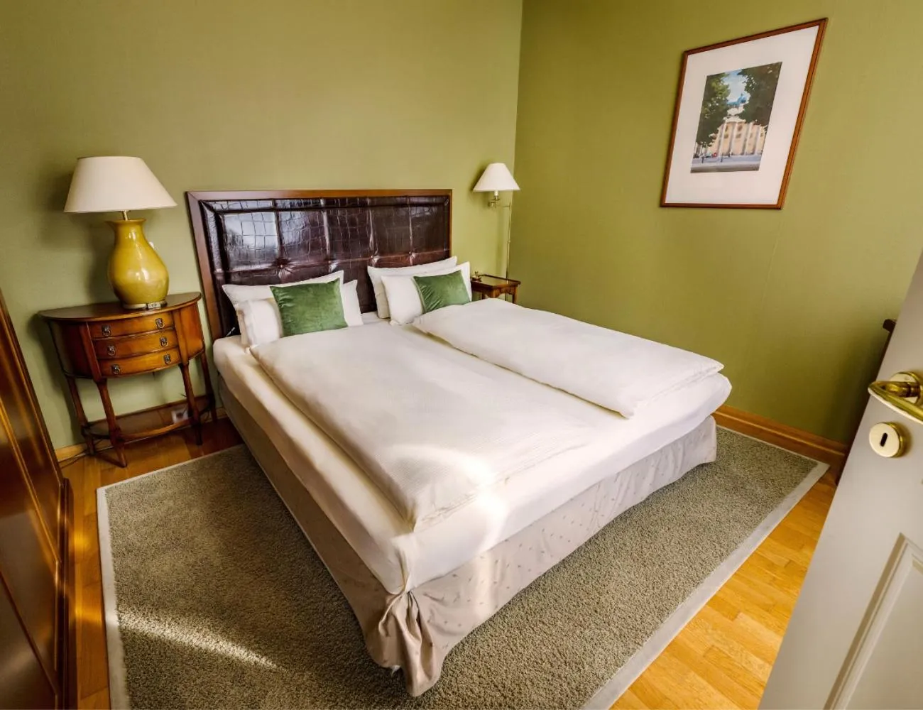 Photo of the whole room, Bed in Louisa's Place