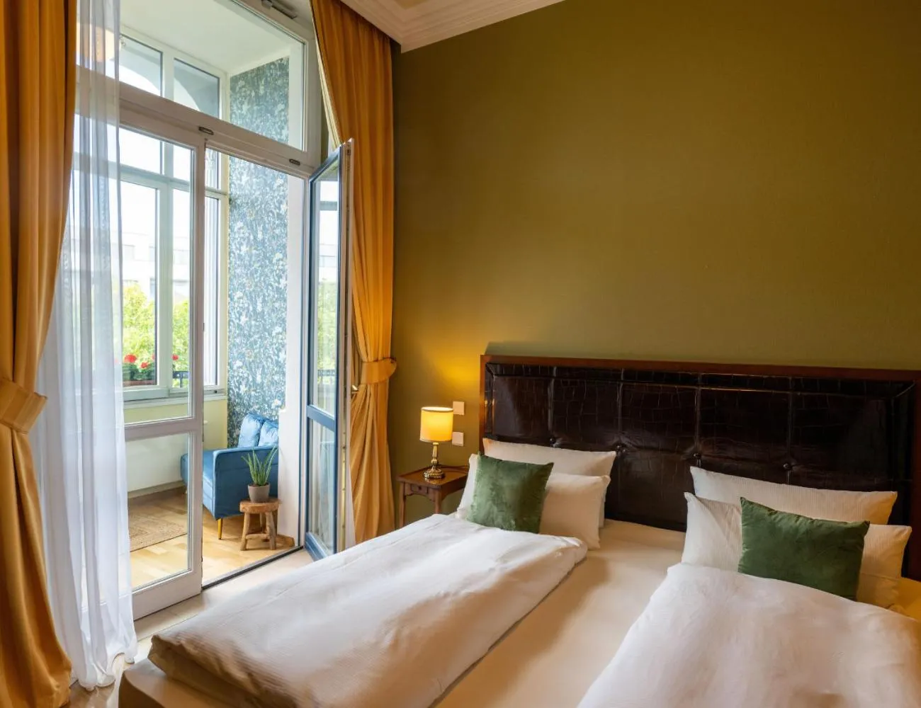 Photo of the whole room, Bed in Louisa's Place