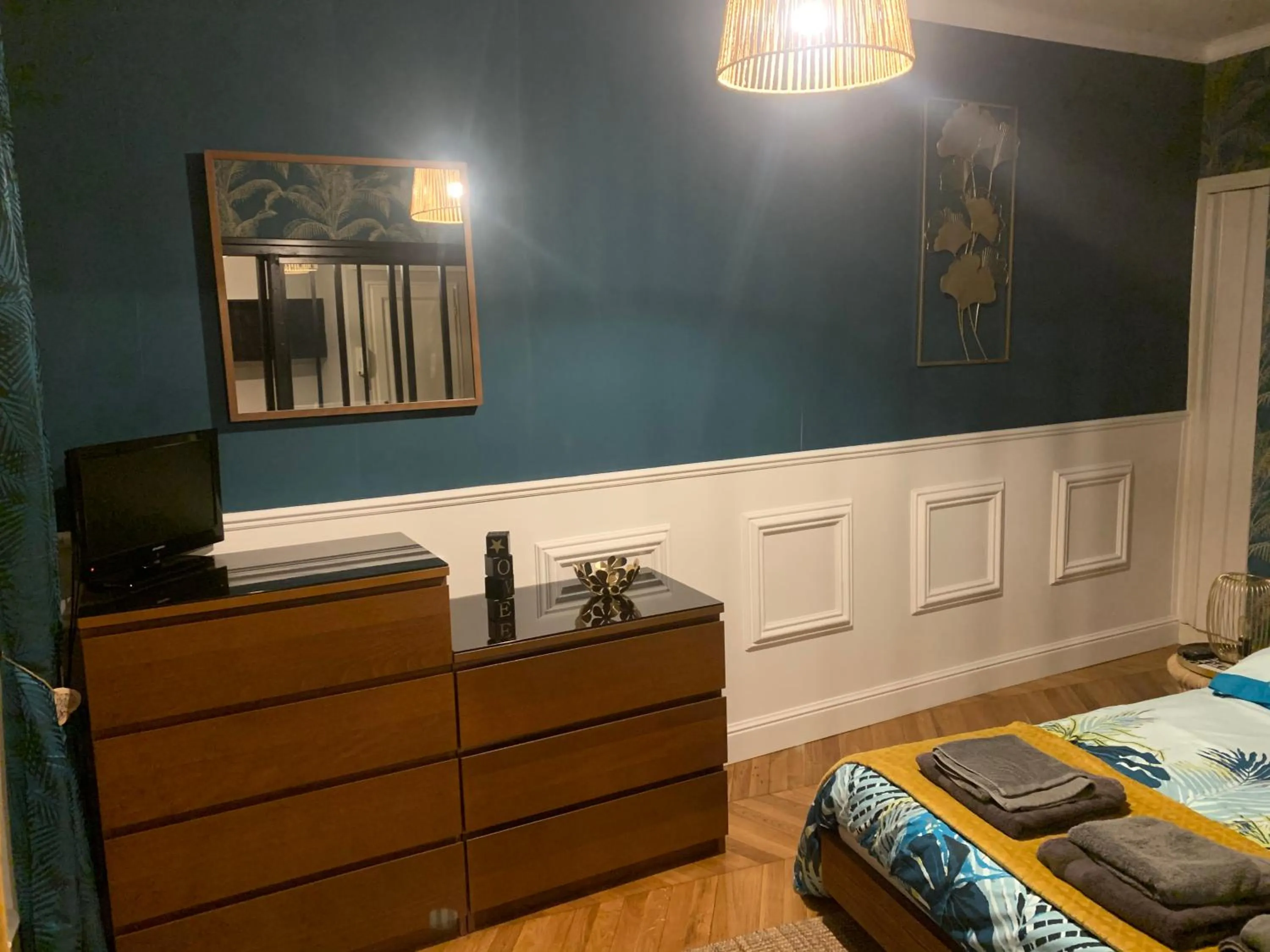 Bed in Appartement centre Fontainebleau