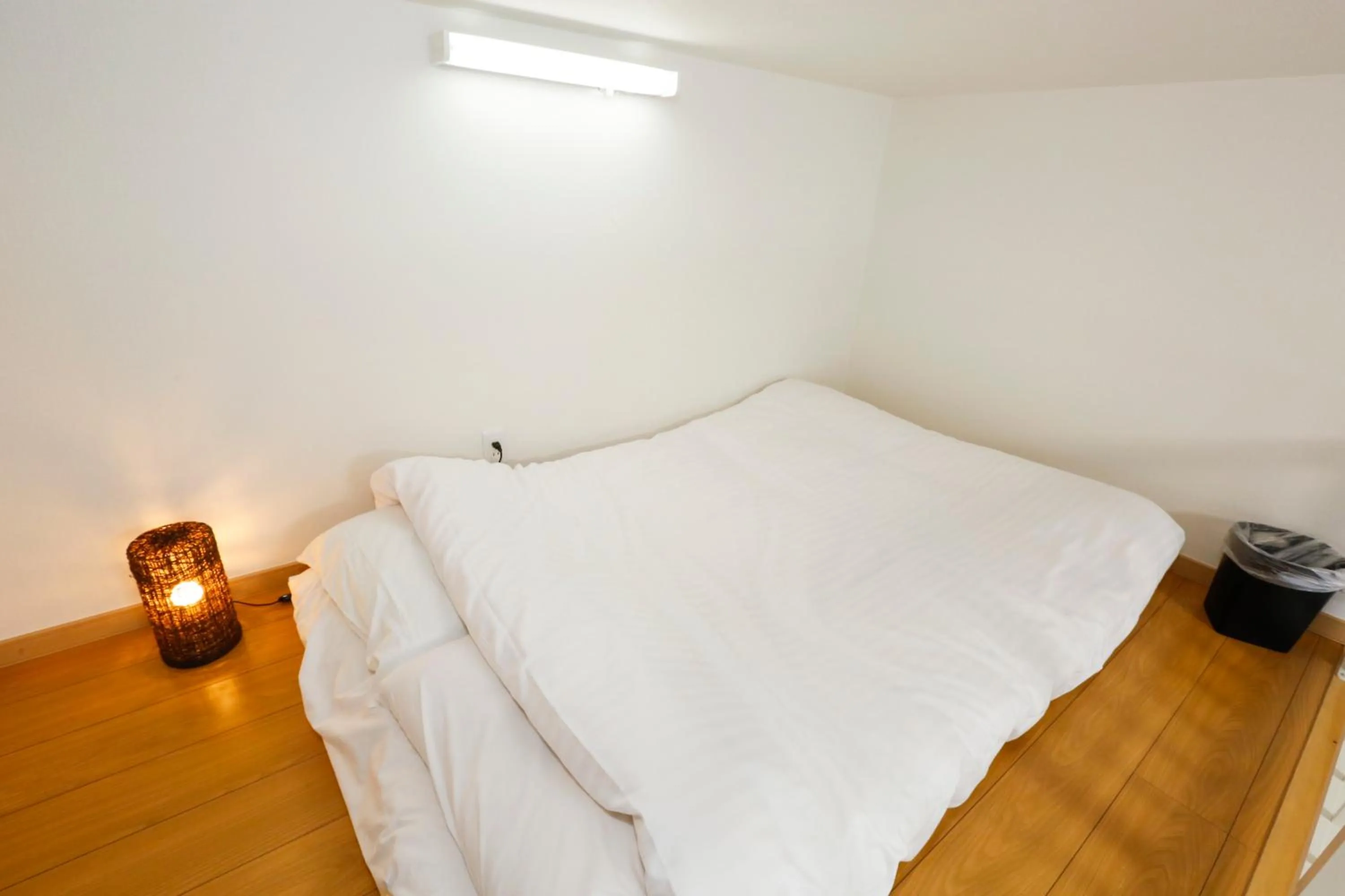 Bedroom, Bed in Tokyo Enjoy Hotel