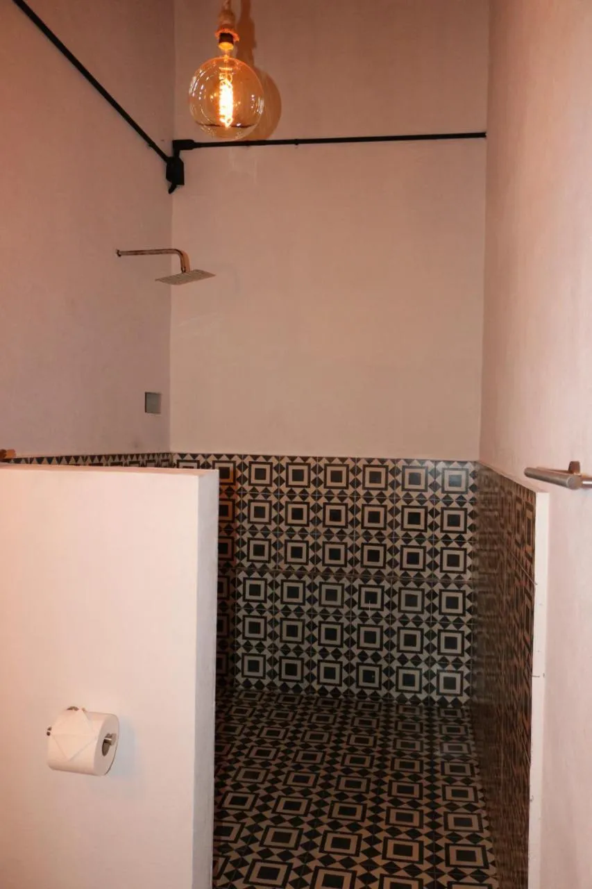 Shower in Los Cruxes