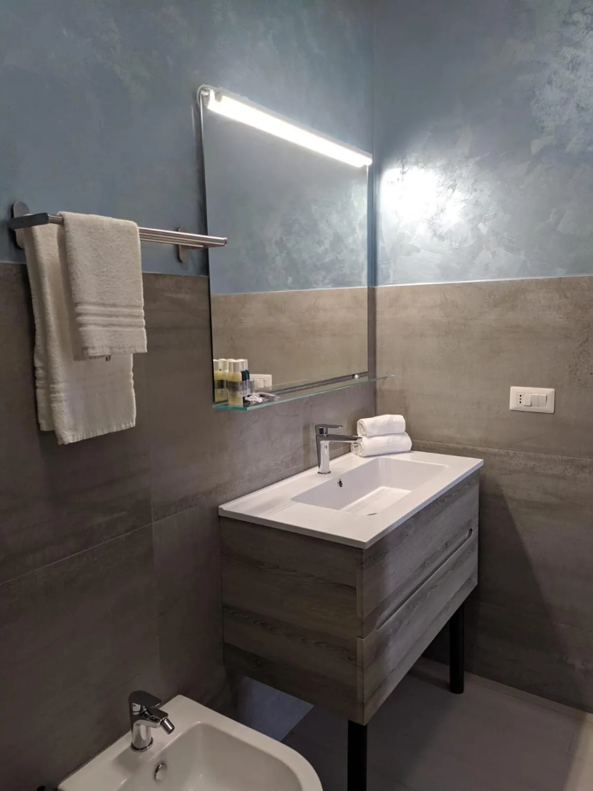 Shower in Terrazze Naos