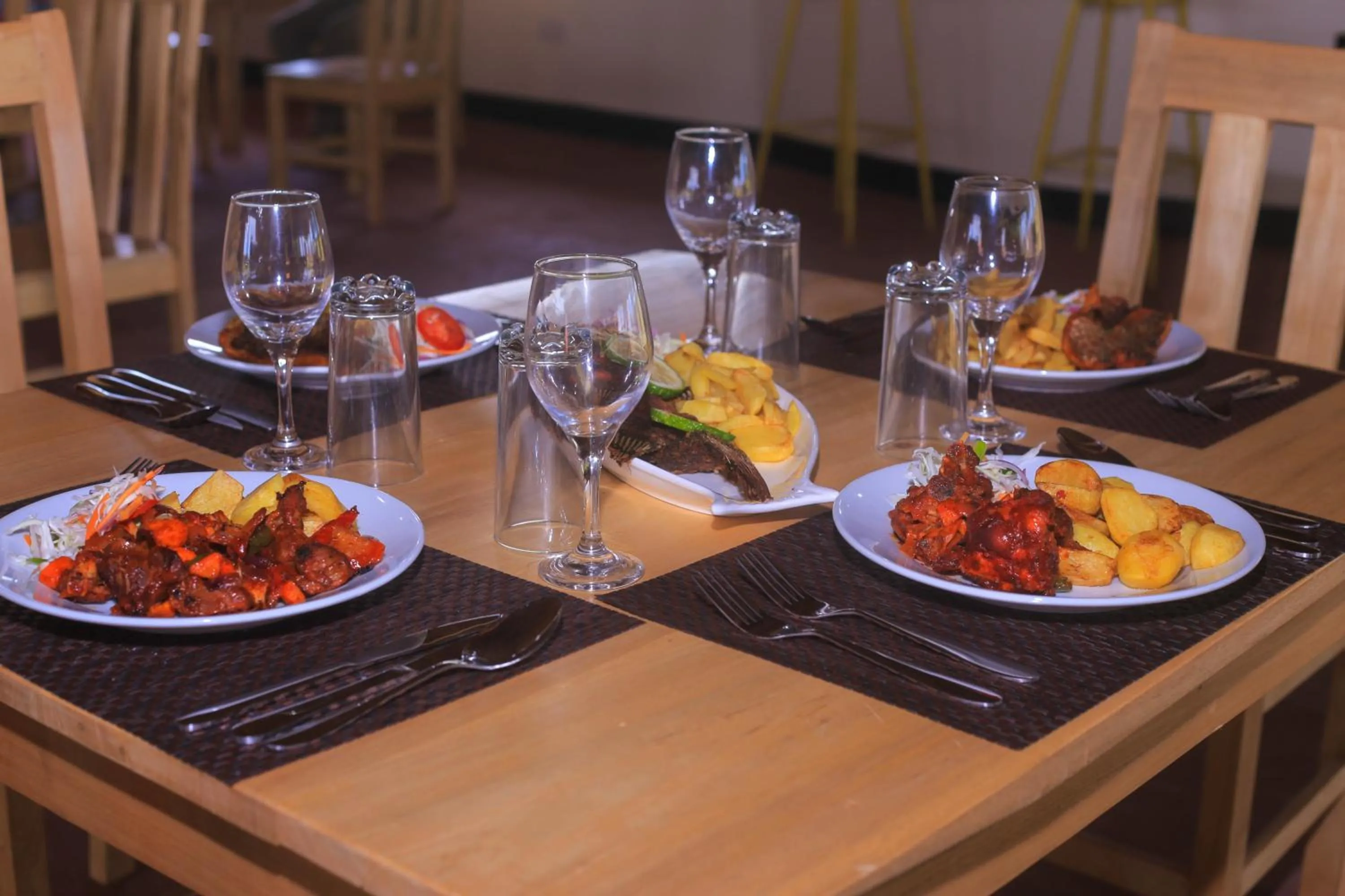 Restaurant/places to eat in Acaki Lodge