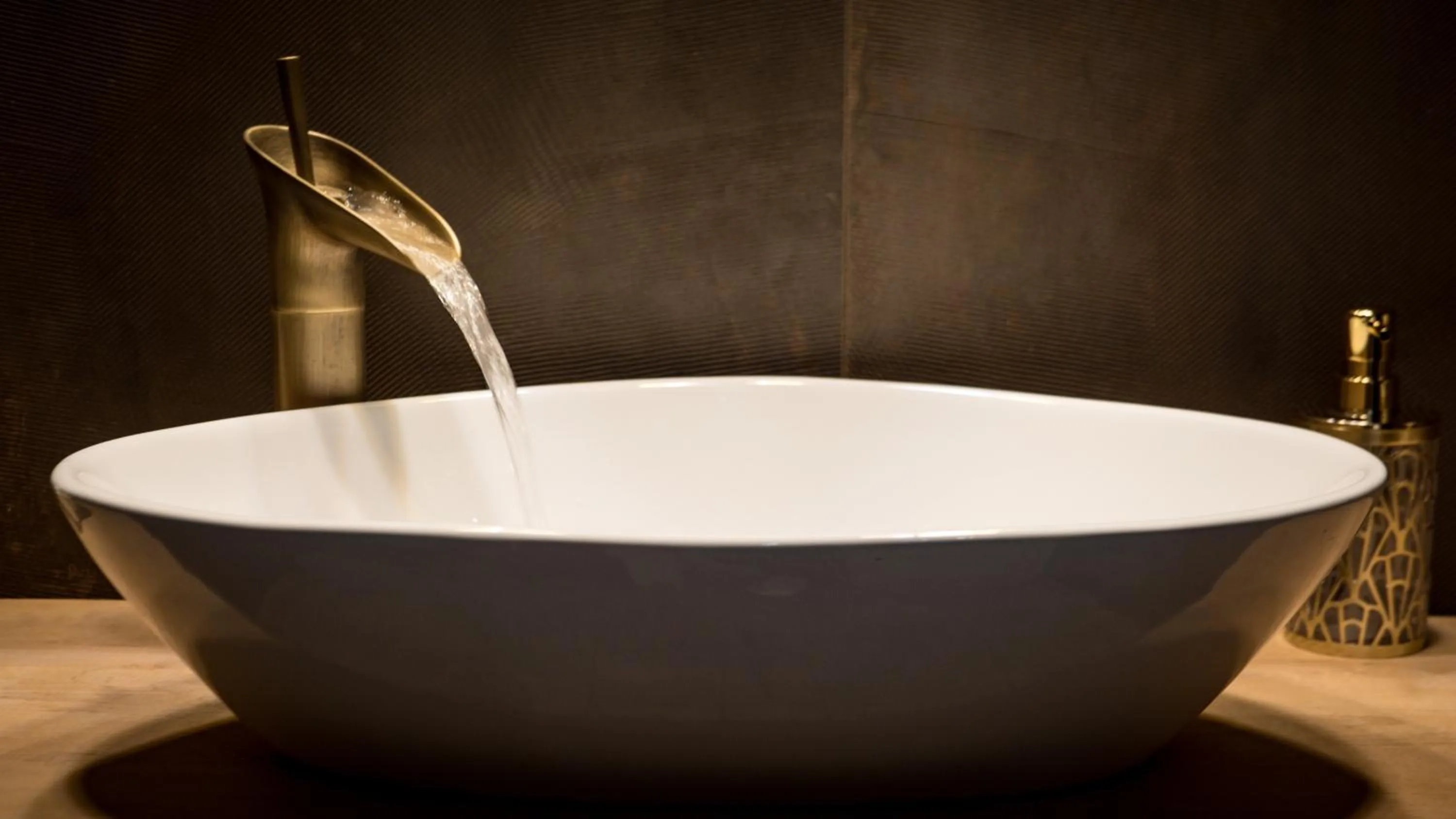 Bathroom in TOLEDO CLASS