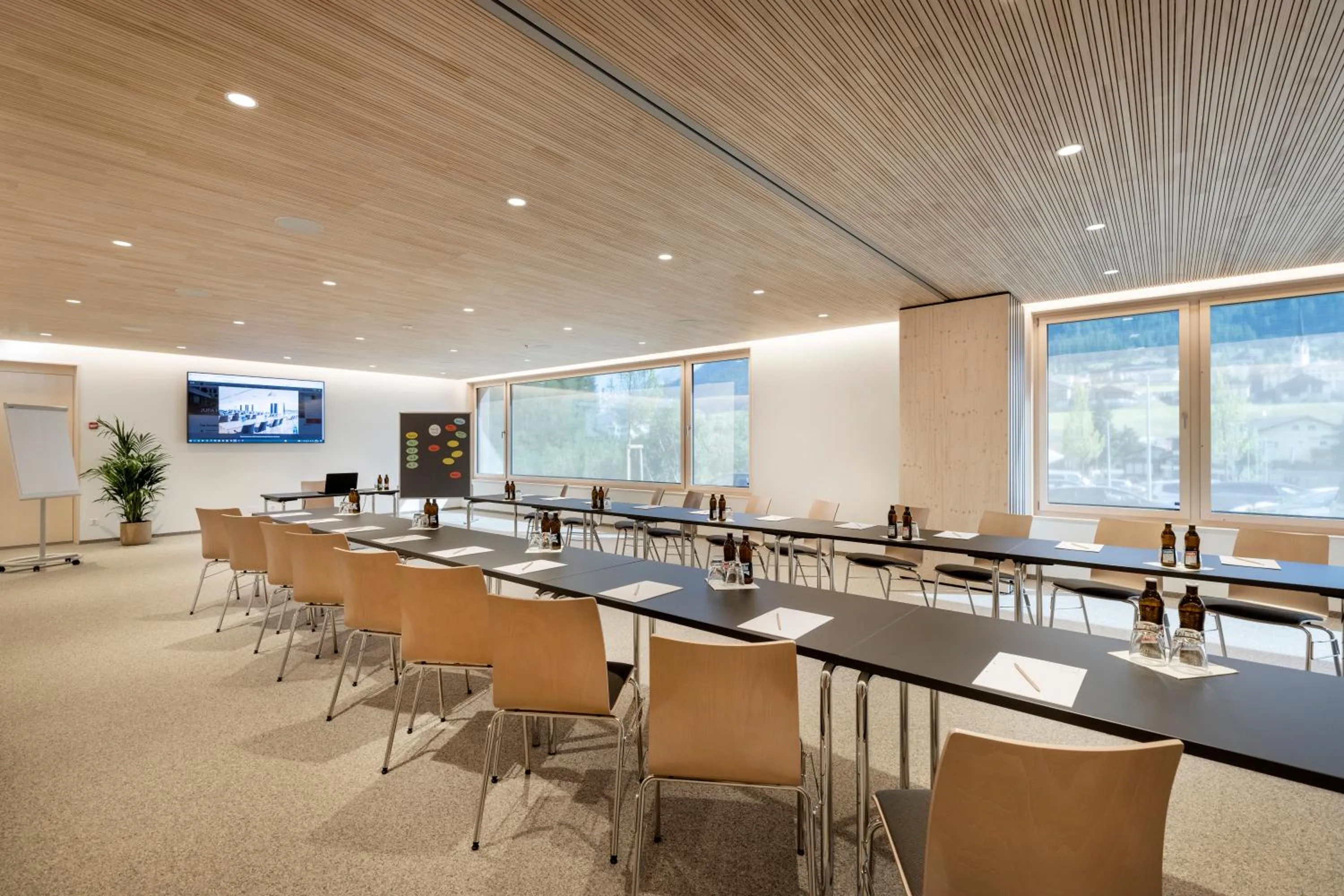 Business facilities in AVES Hotel Savognin