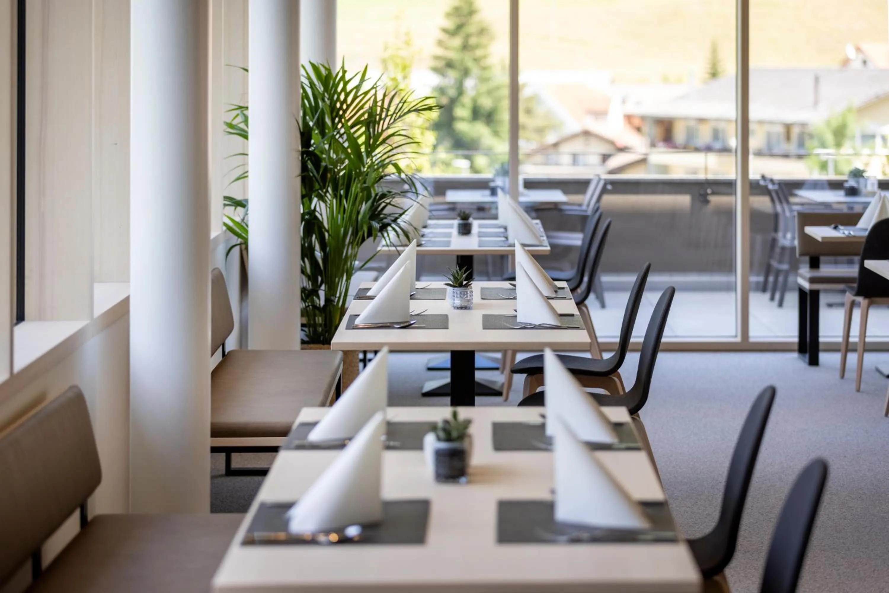 Restaurant/places to eat in AVES Hotel Savognin