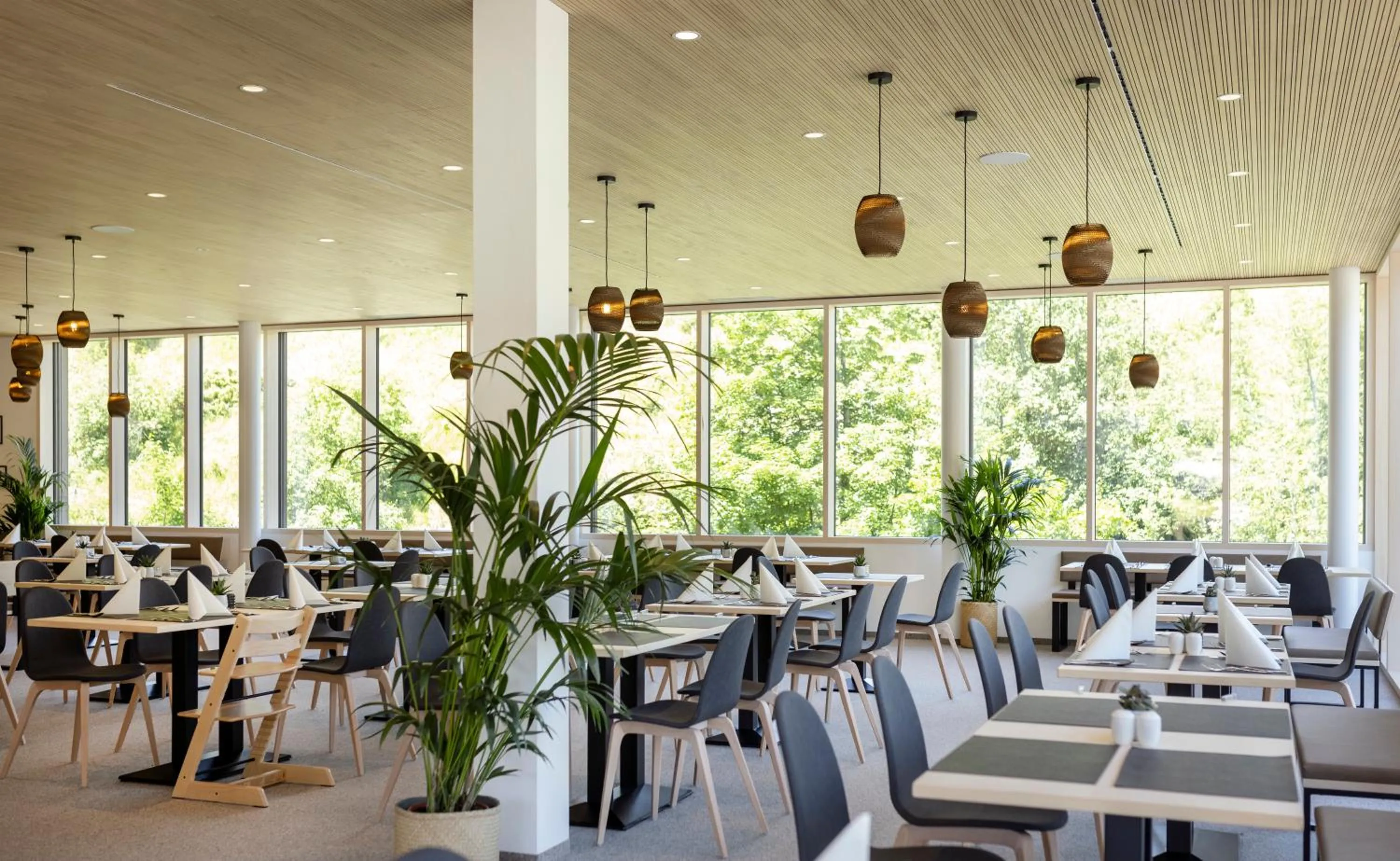 Restaurant/places to eat in AVES Hotel Savognin