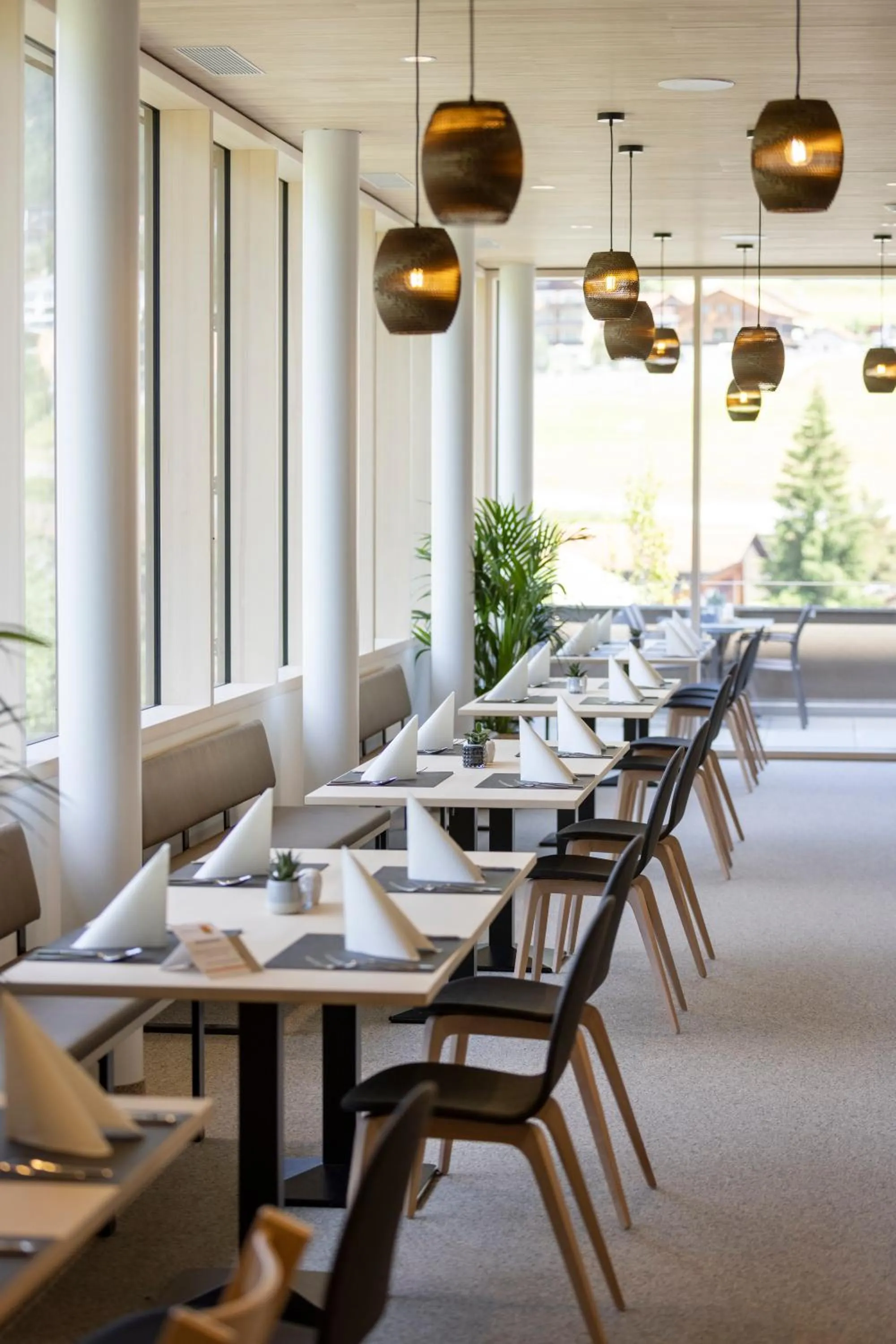 Restaurant/places to eat in AVES Hotel Savognin