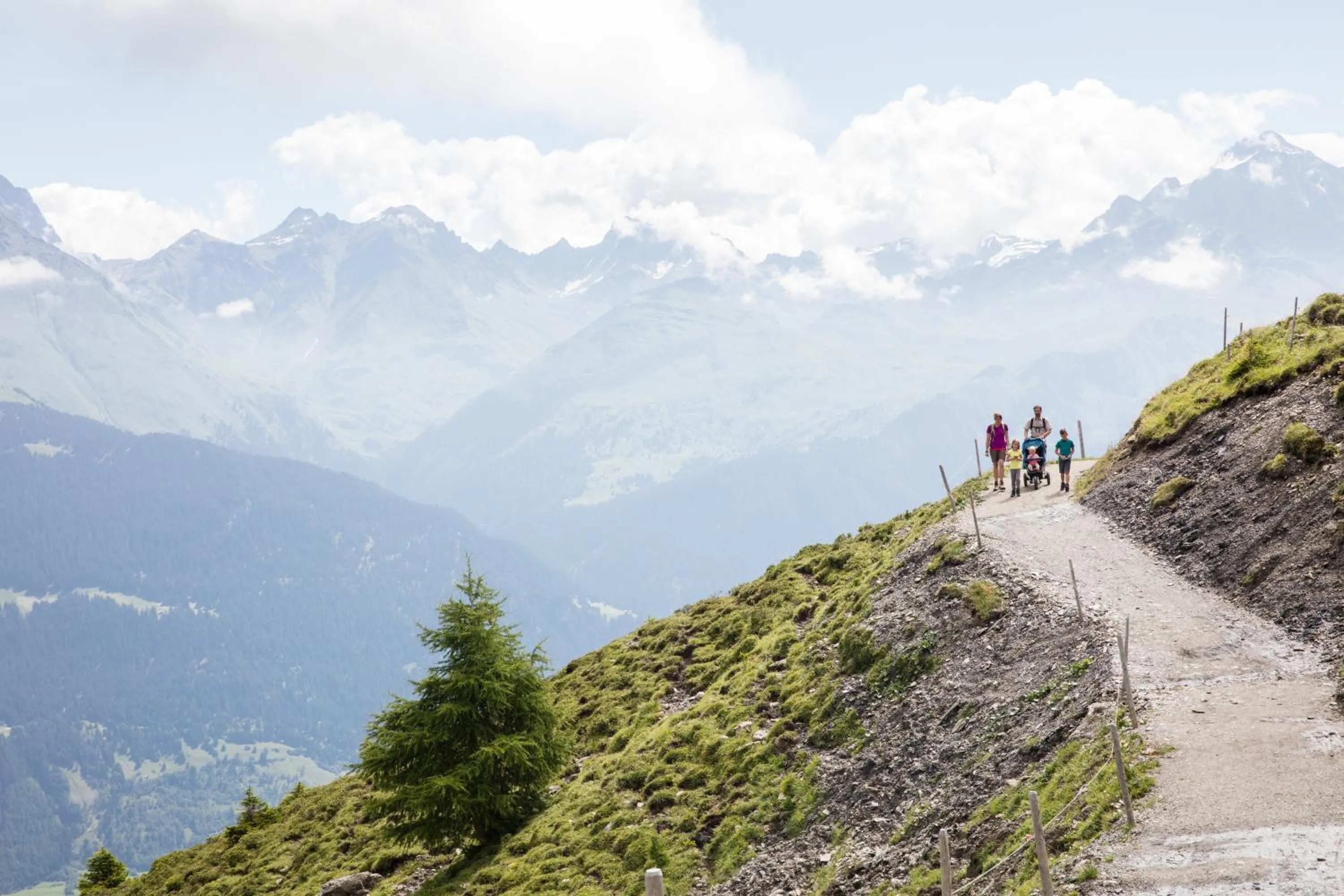 Hiking in AVES Hotel Savognin