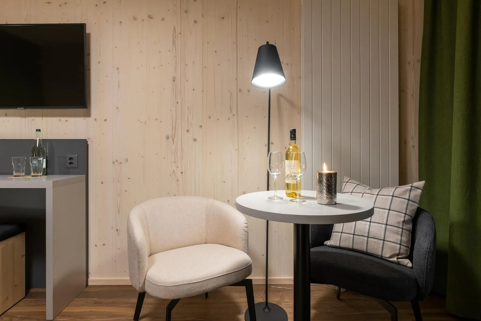 TV and multimedia in JUFA Hotel Savognin