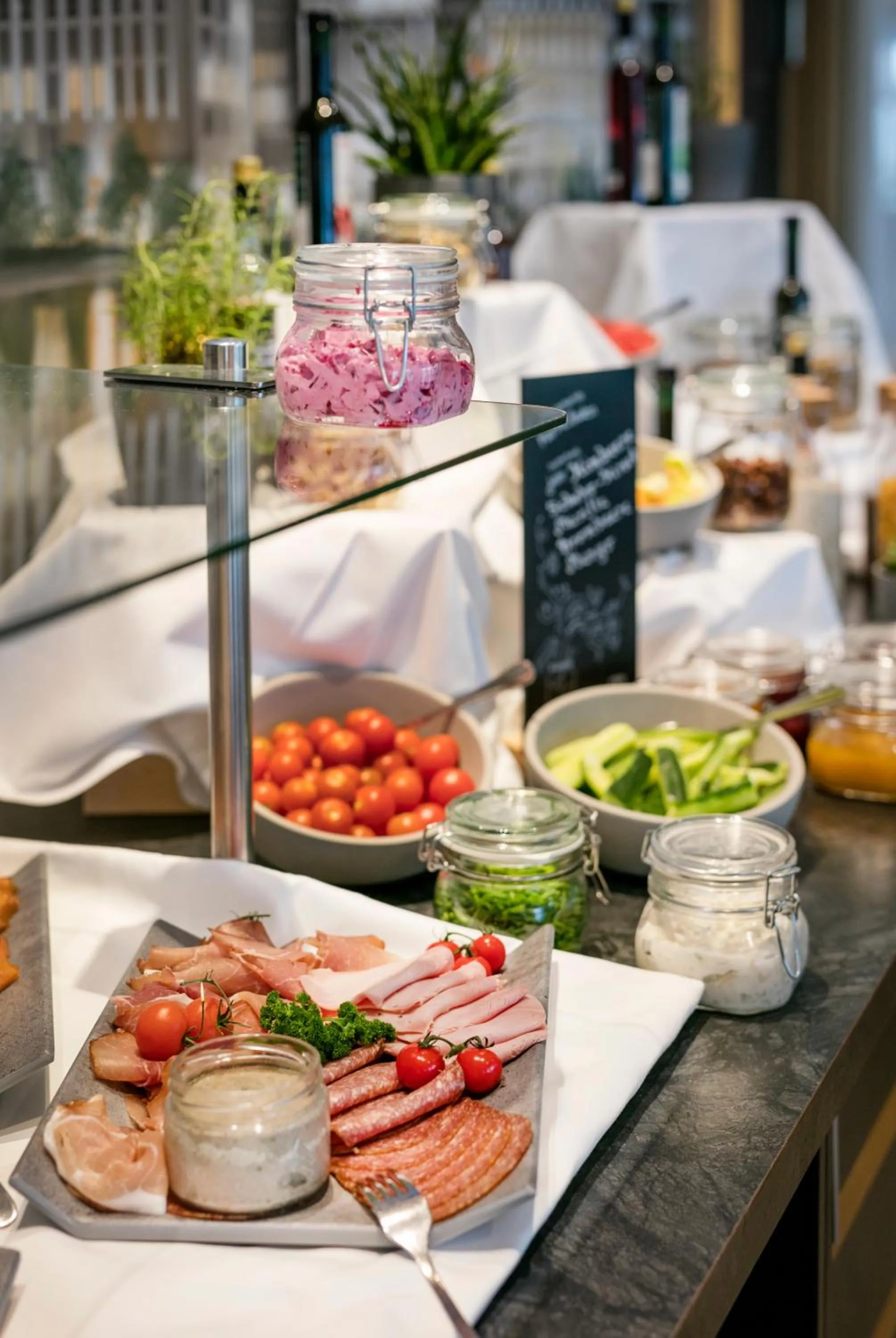 Food and drinks in AVES Hotel Savognin