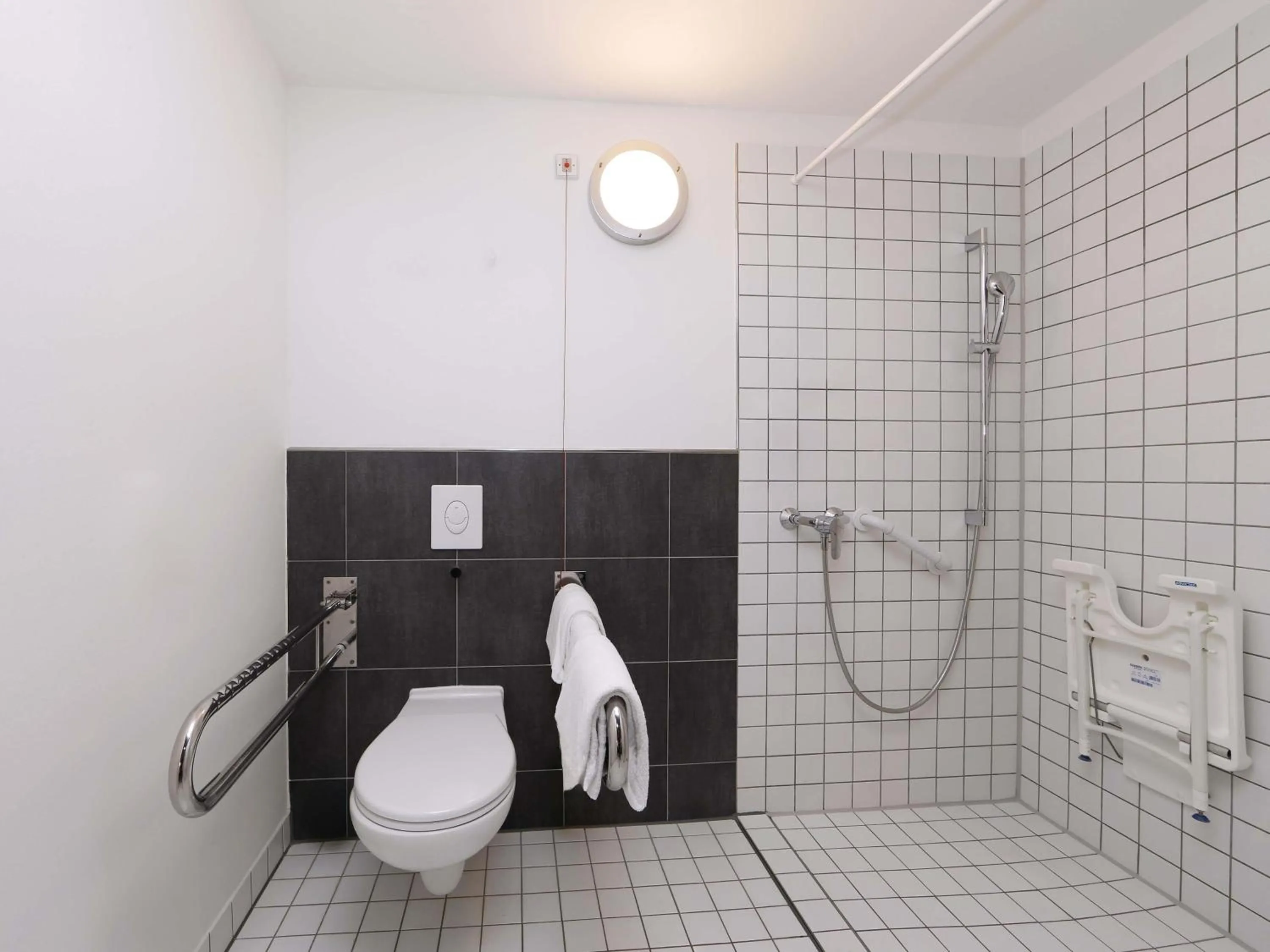 Bathroom in B&B HOTEL Berlin-Mitte