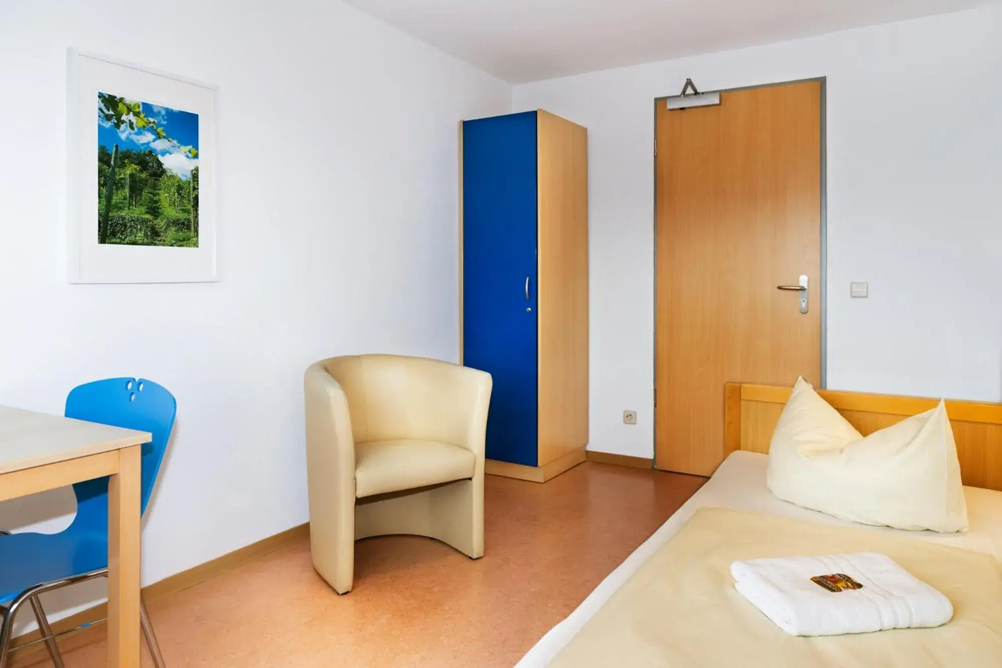 Single Room with Shared Shower and Toilet in Gästehaus abz Stuttgart Single Room with Shared Shower and Toilet in Gästehaus abz Stuttgart