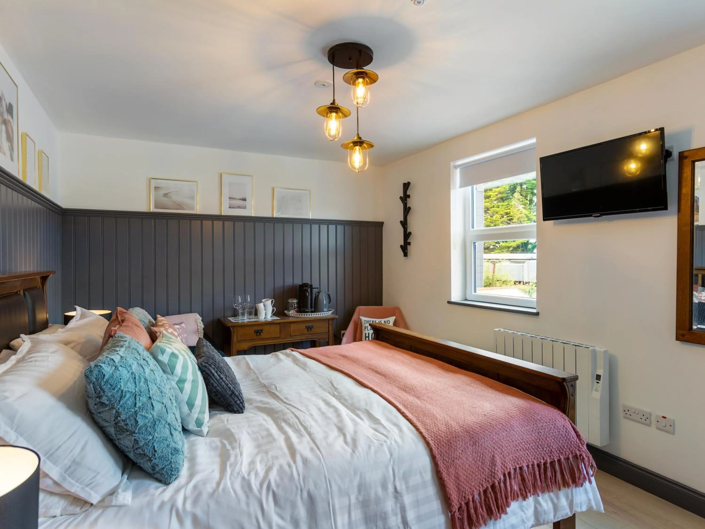 Bedroom, Bed in Macs Townhouse Dungarvan