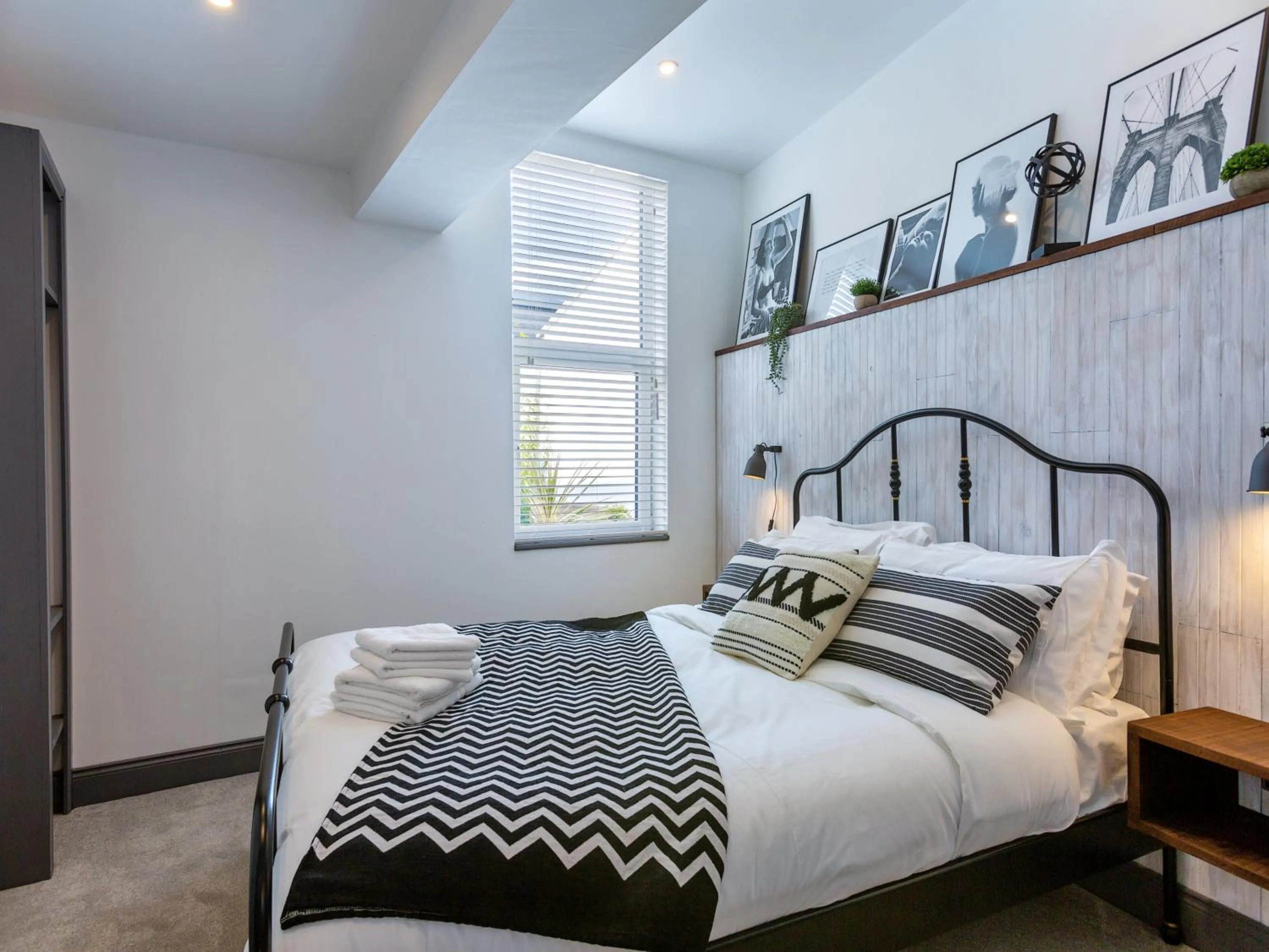 Bedroom, Bed in Macs Townhouse Dungarvan