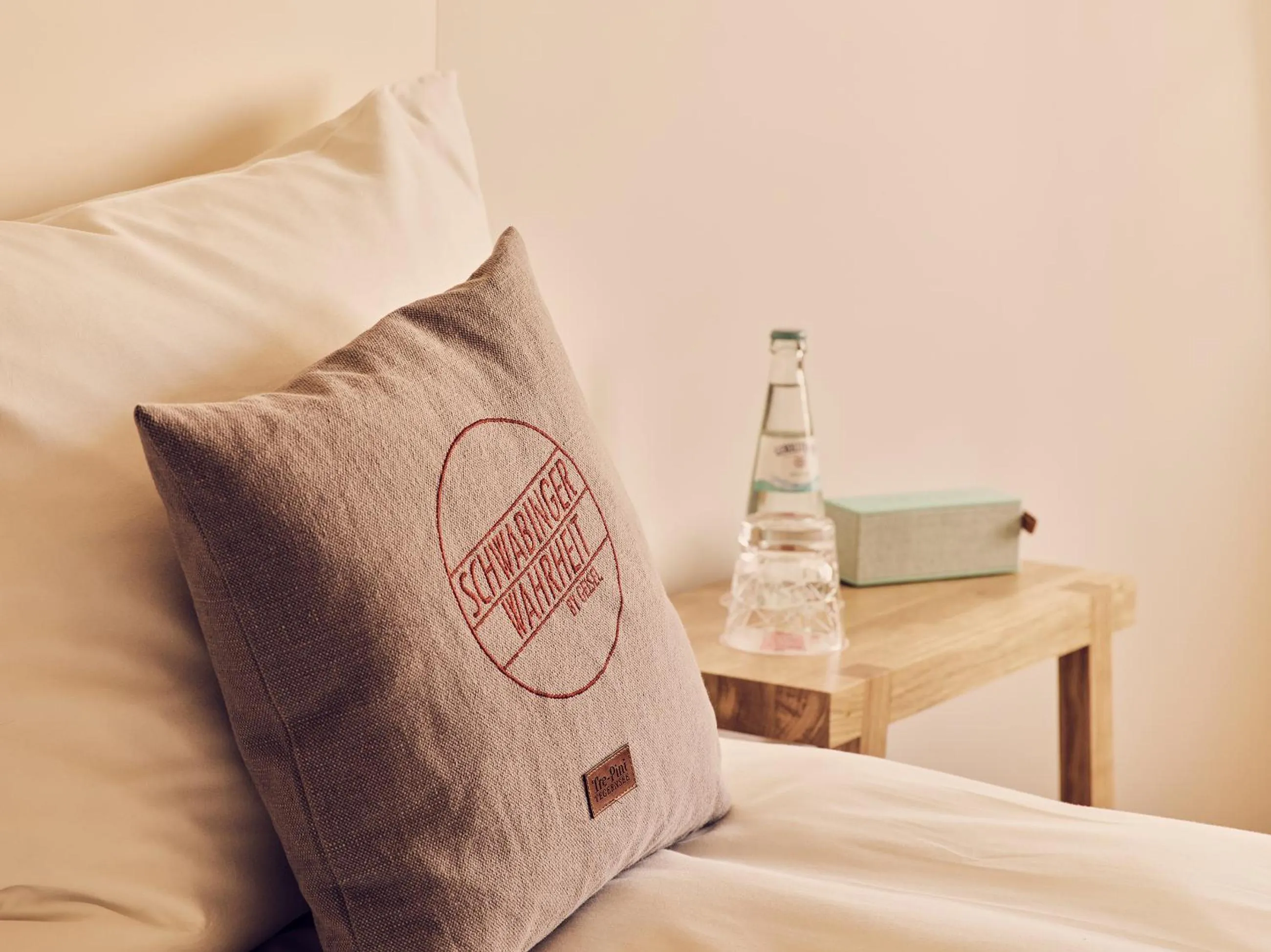 Decorative detail, Bed in Schwabinger Wahrheit by Geisel