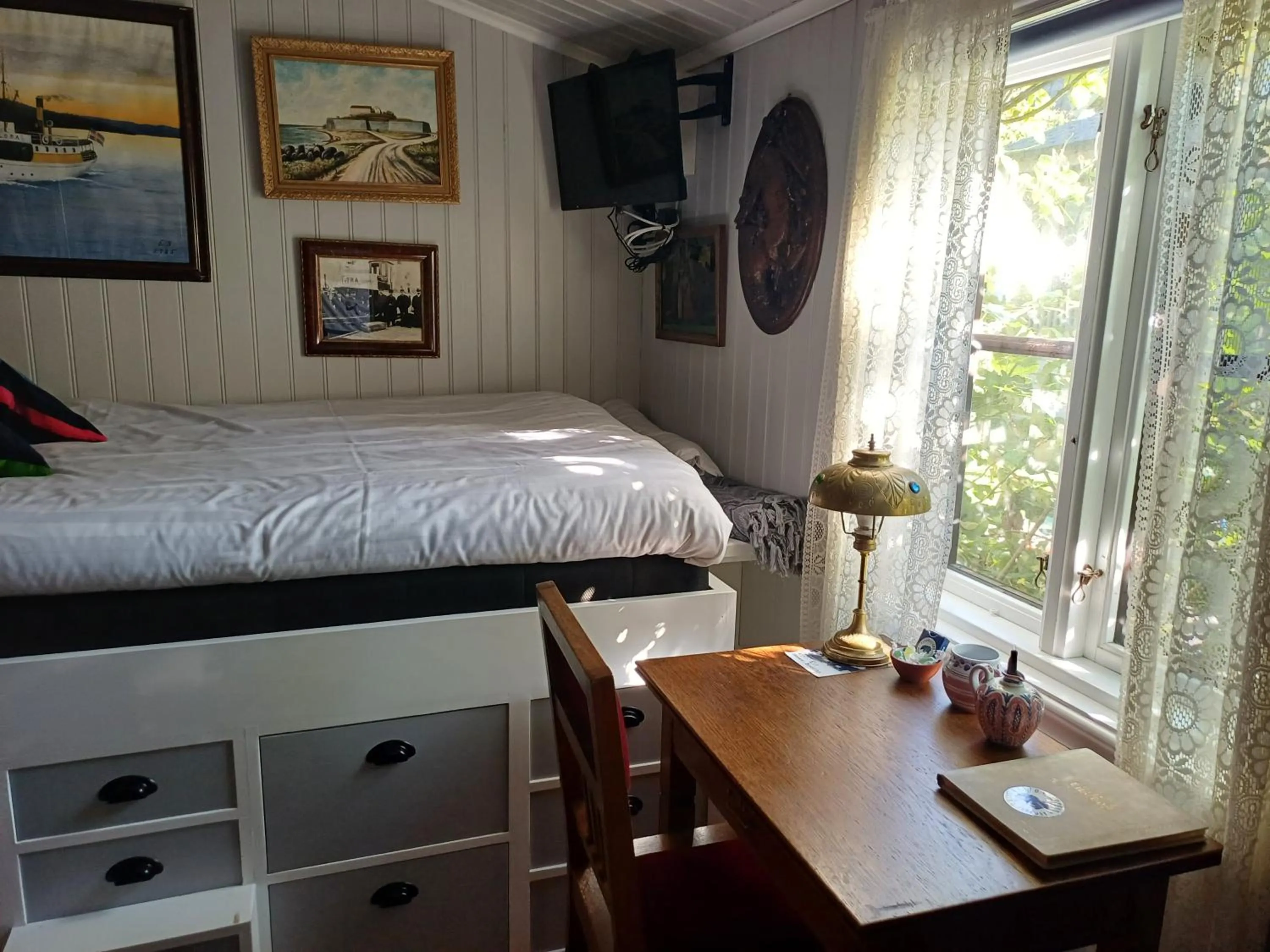 Bed in Flodhästens Husrum & Frukost