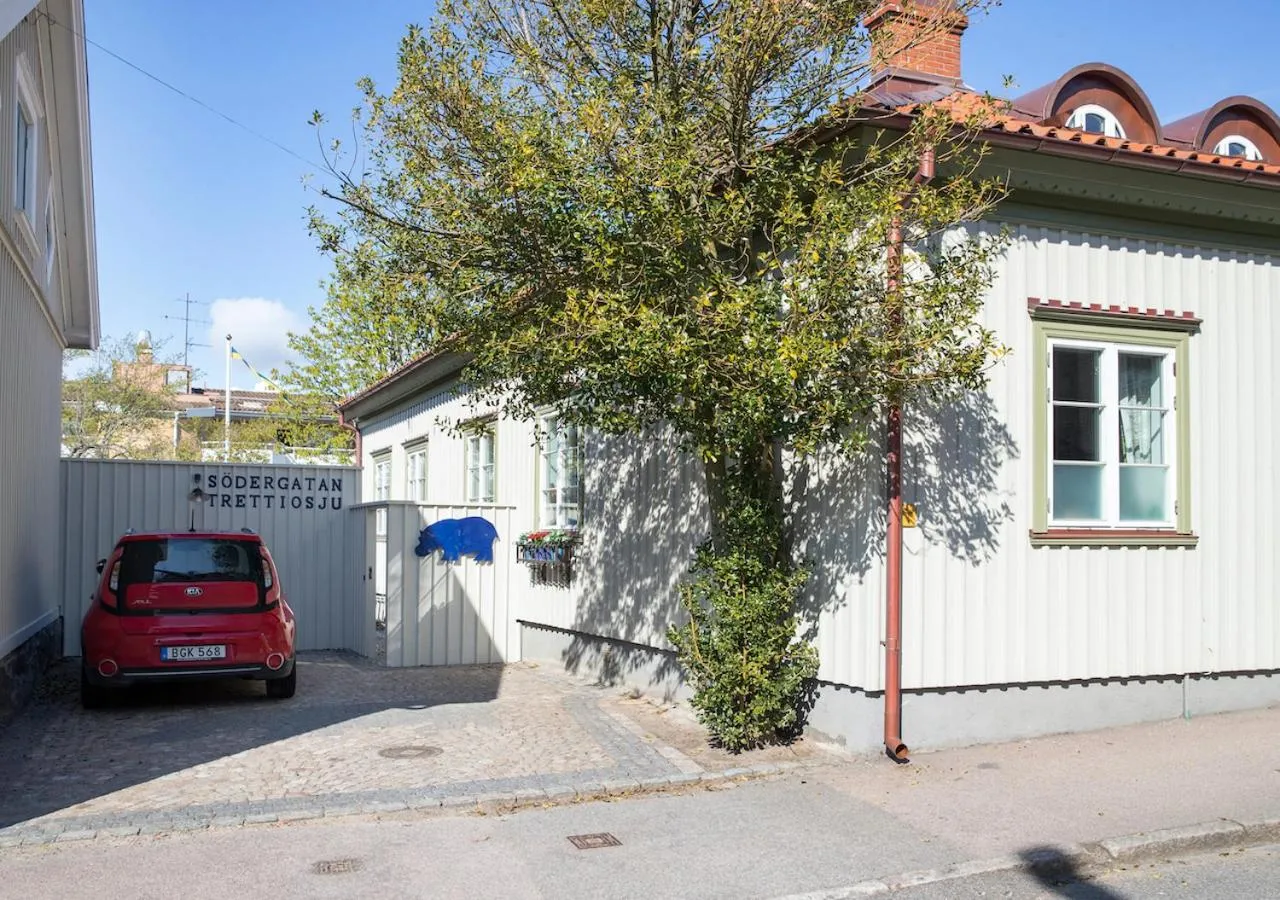 Facade/entrance in Flodhästens Husrum & Frukost
