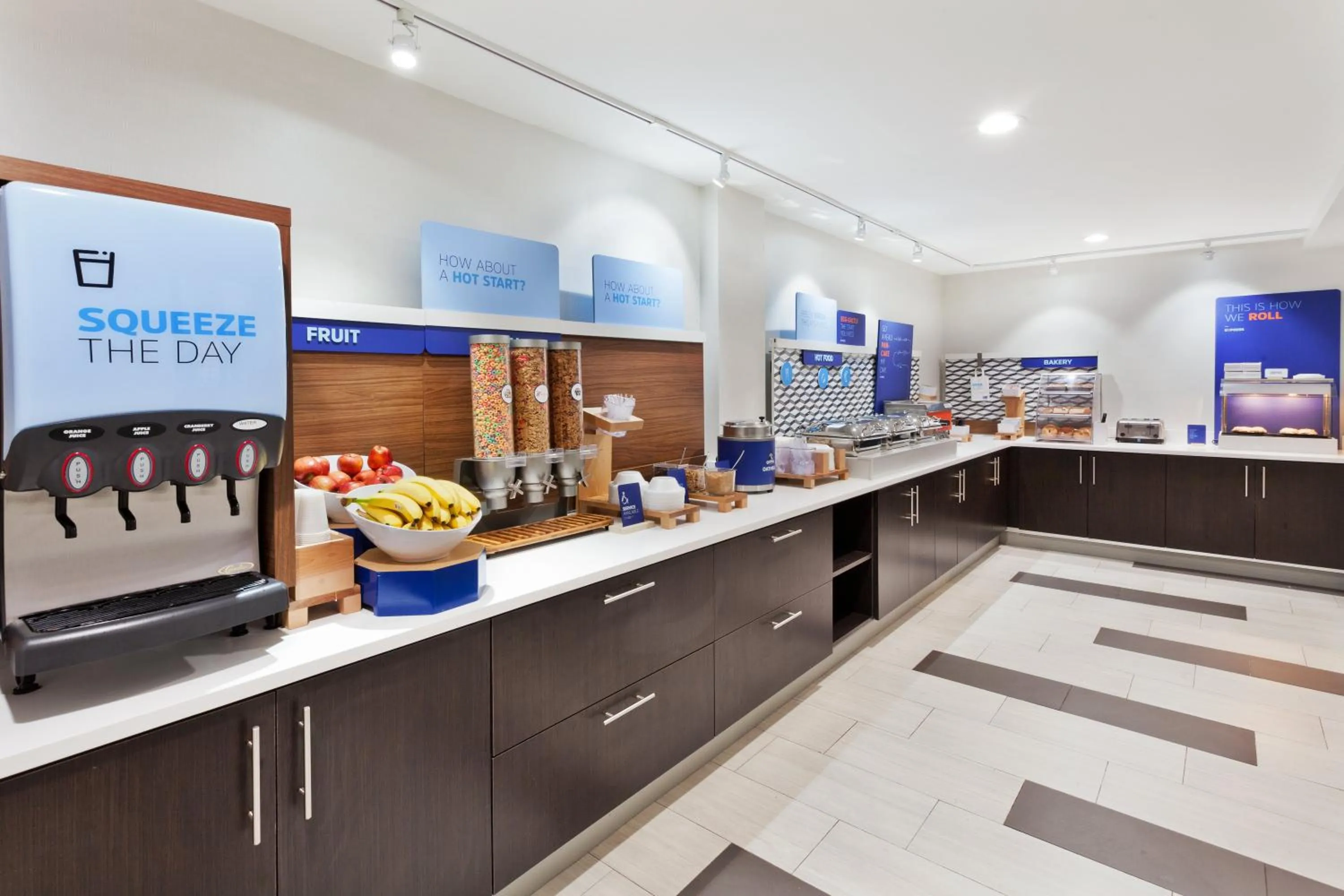 Breakfast in Holiday Inn Express & Suites - Fayetteville by IHG