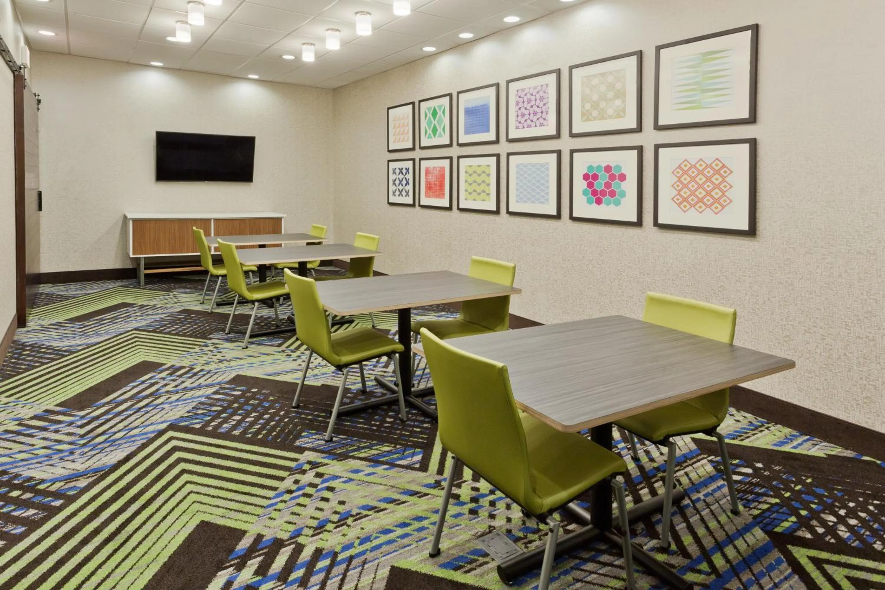 Meeting/conference room in Holiday Inn Express & Suites - Fayetteville by IHG