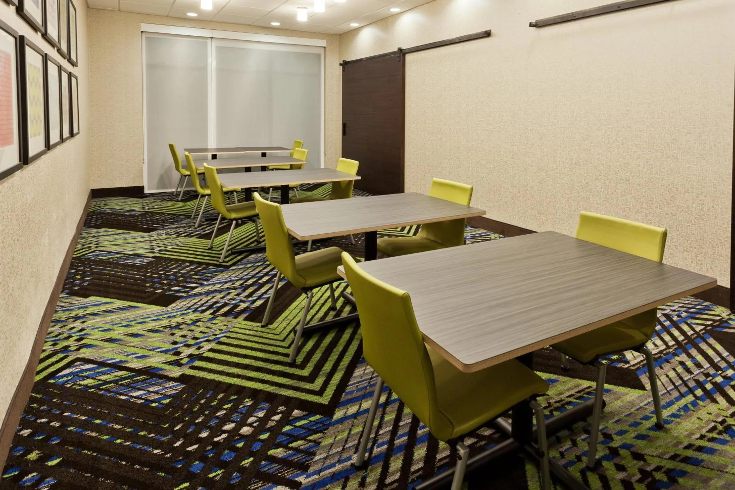 Meeting/conference room in Holiday Inn Express & Suites - Fayetteville by IHG