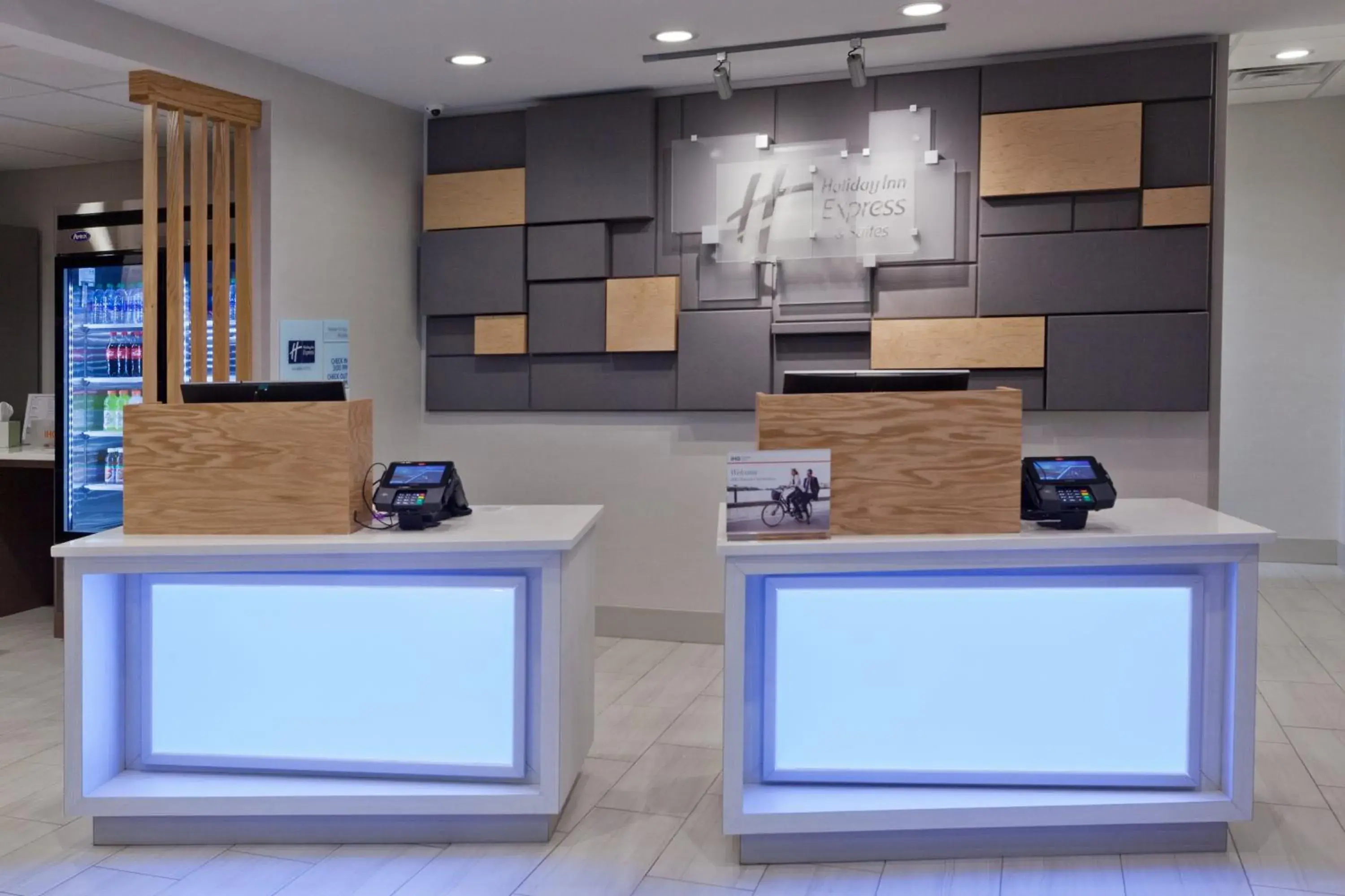 Property building in Holiday Inn Express & Suites - Fayetteville by IHG Property building in Holiday Inn Express & Suites - Fayetteville by IHG