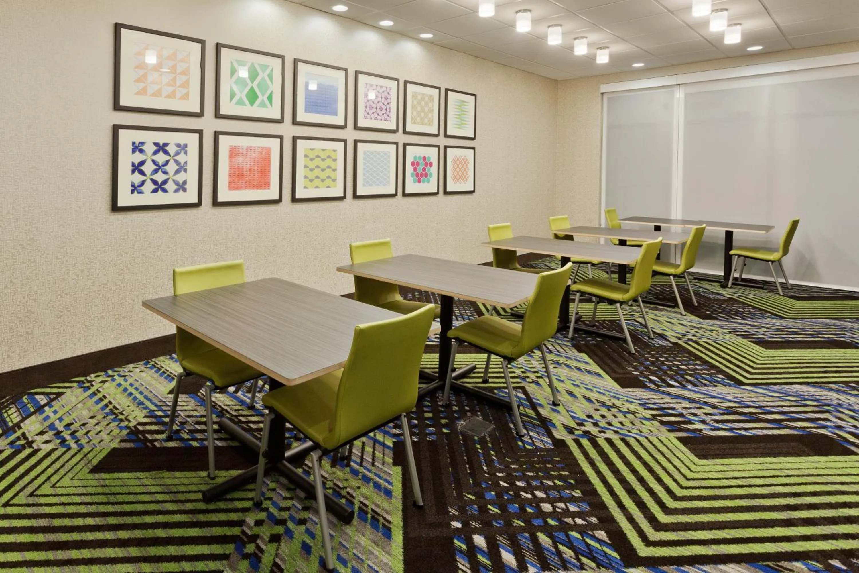 Meeting/conference room in Holiday Inn Express & Suites - Fayetteville by IHG