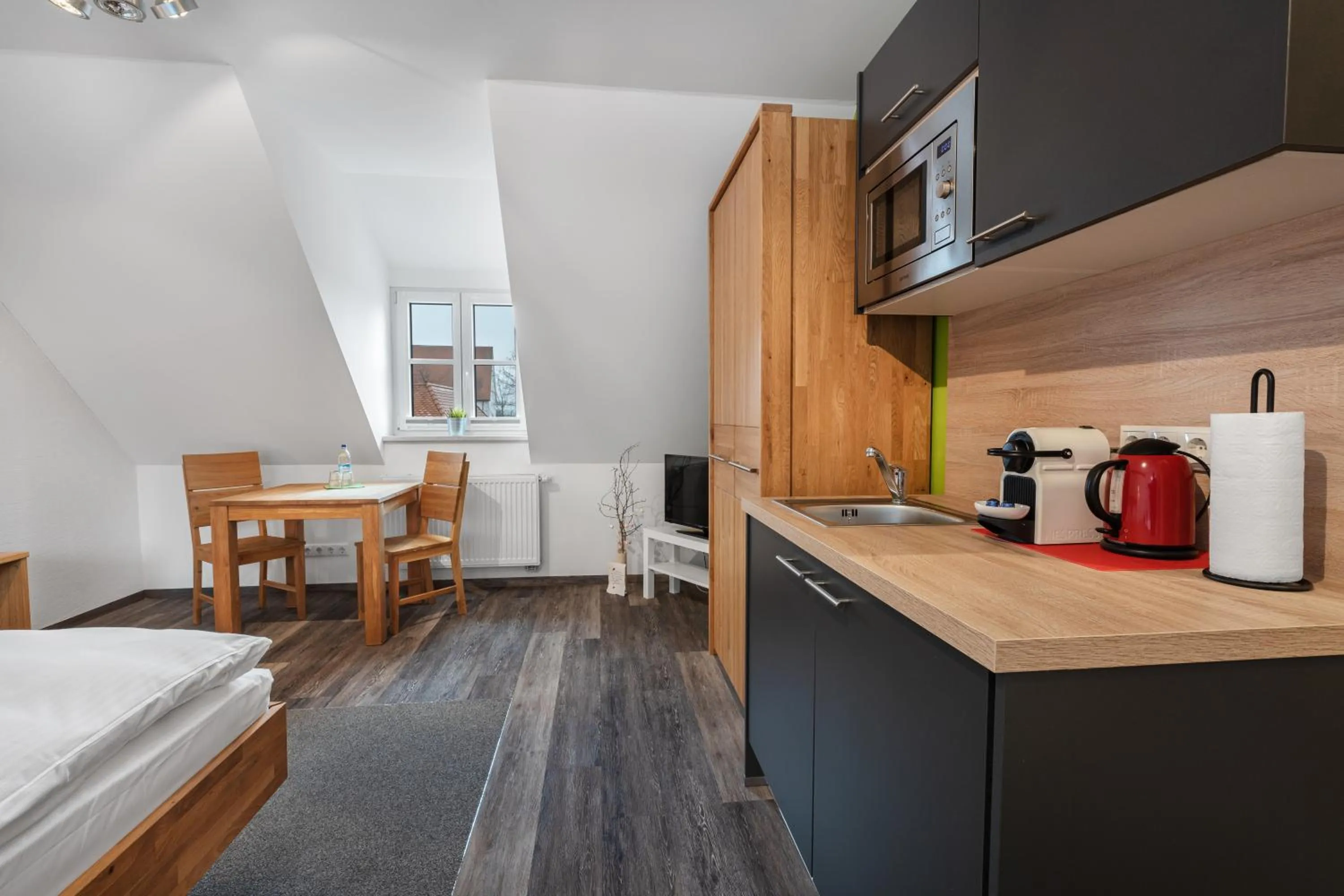 Coffee/tea facilities, Bed in Schieners Hotel & Apfelhof Apartments