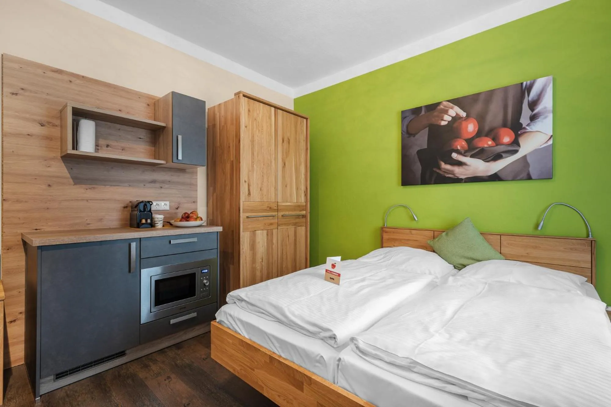 Bed in Schieners Hotel & Apfelhof Apartments