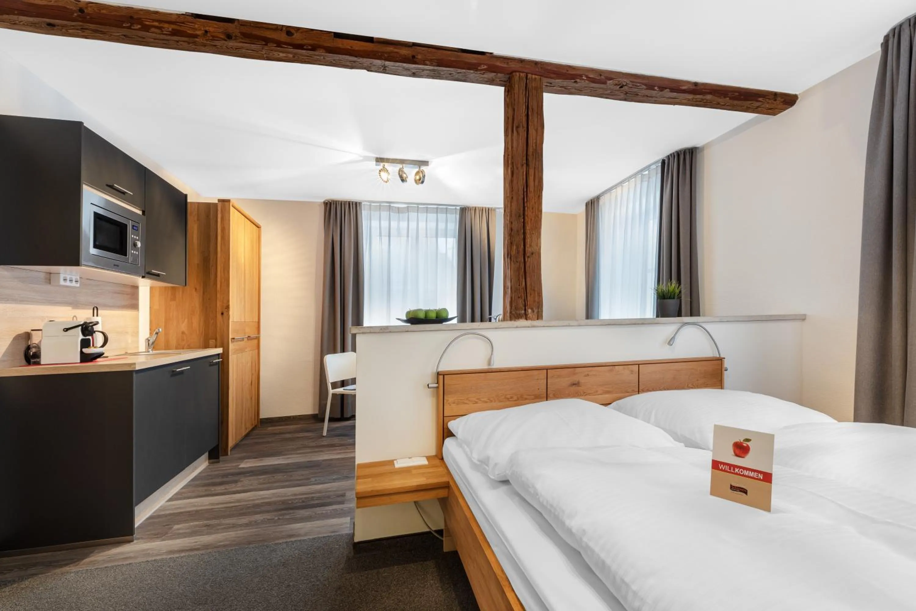 Bed in Schieners Hotel & Apfelhof Apartments