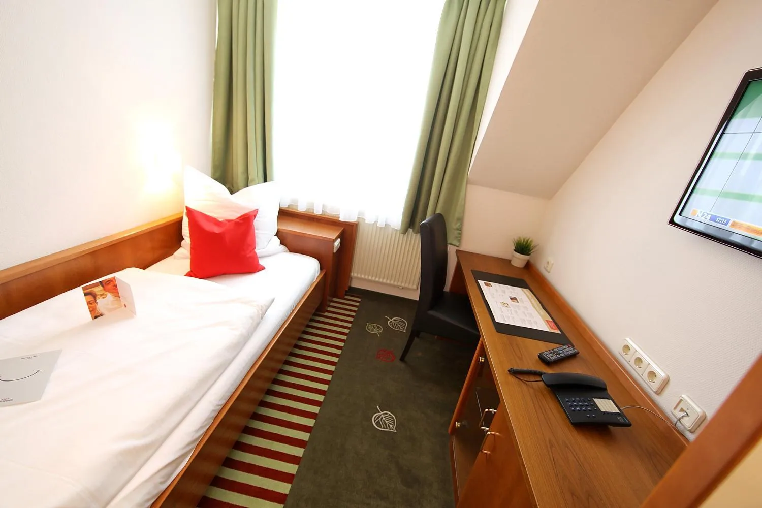 Bed in Schieners Hotel & Apfelhof Apartments