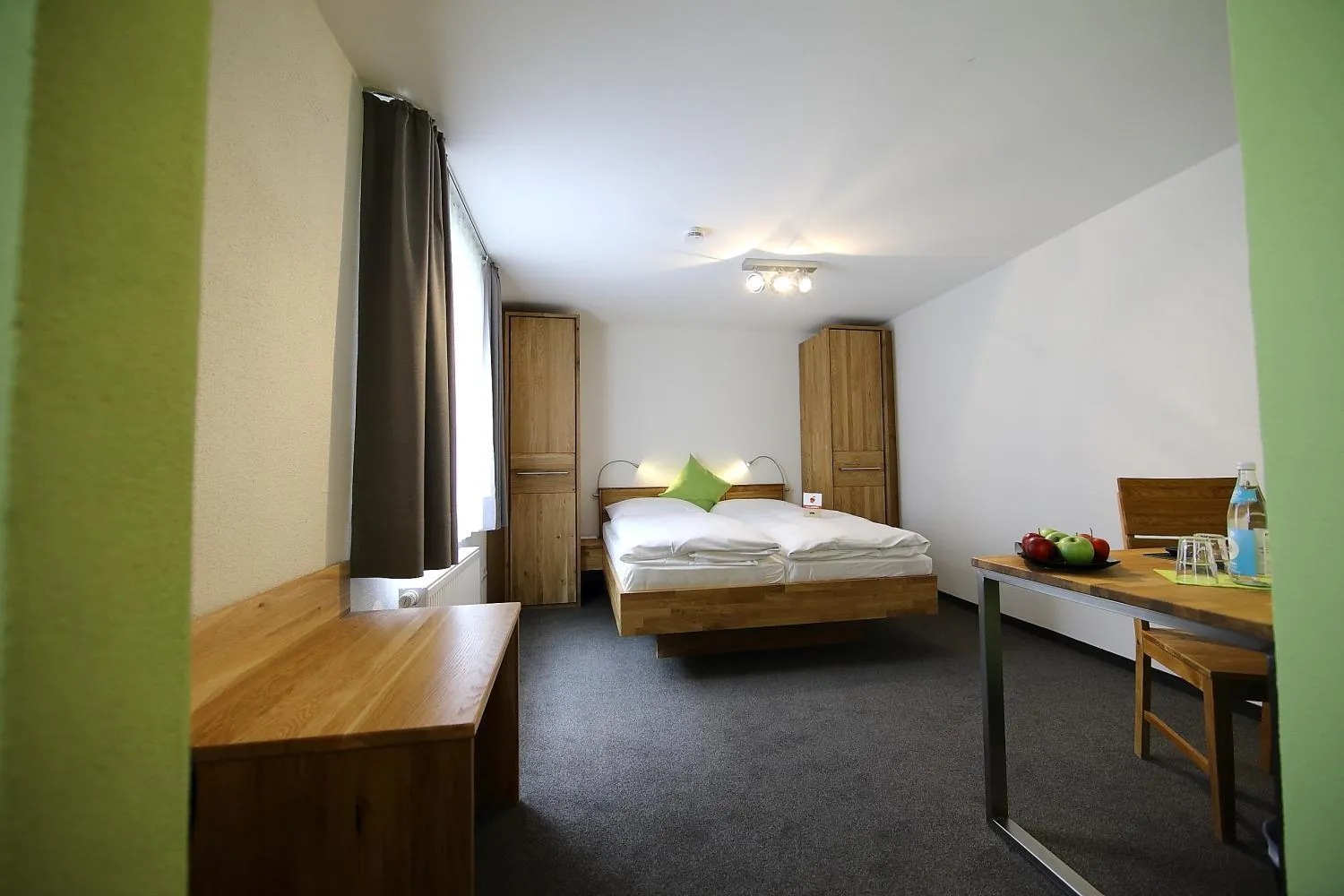 Bed in Schieners Hotel & Apfelhof Apartments