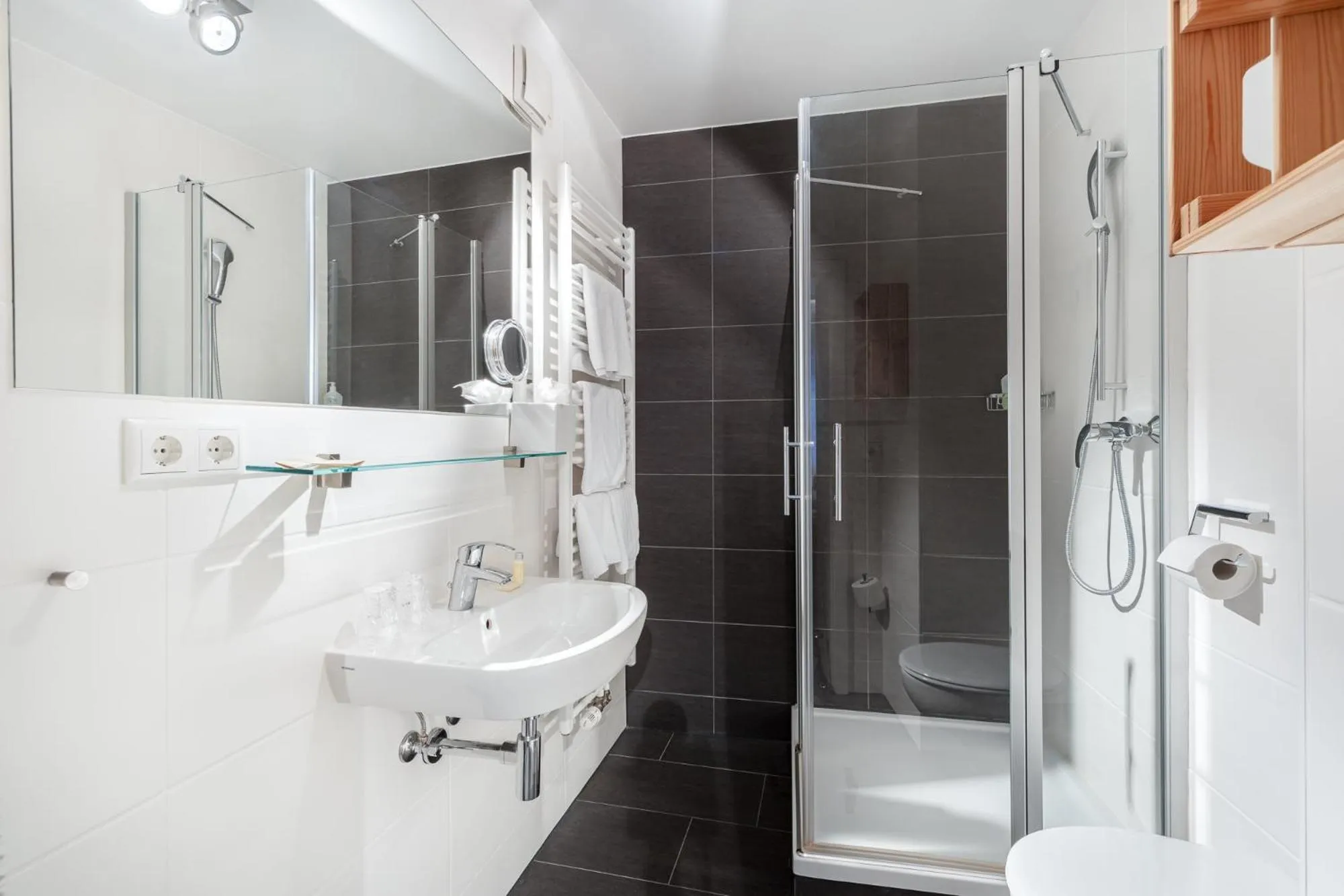 Bathroom in Schieners Hotel & Apfelhof Apartments