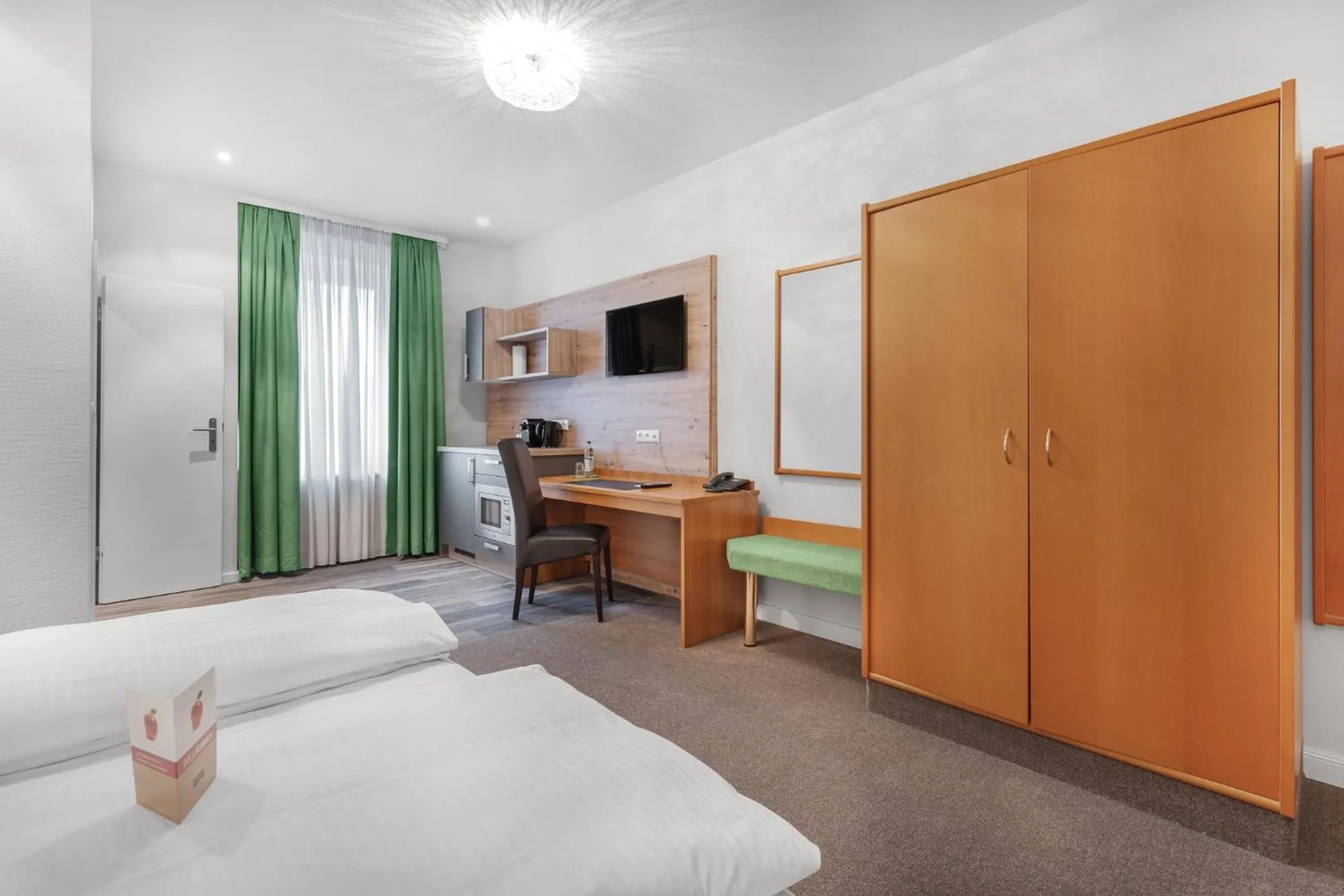 TV and multimedia, Bed in Schieners Hotel & Apfelhof Apartments