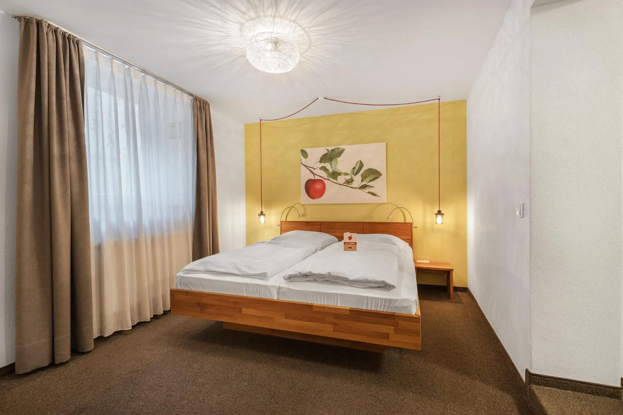Bed in Schieners Hotel & Apfelhof Apartments