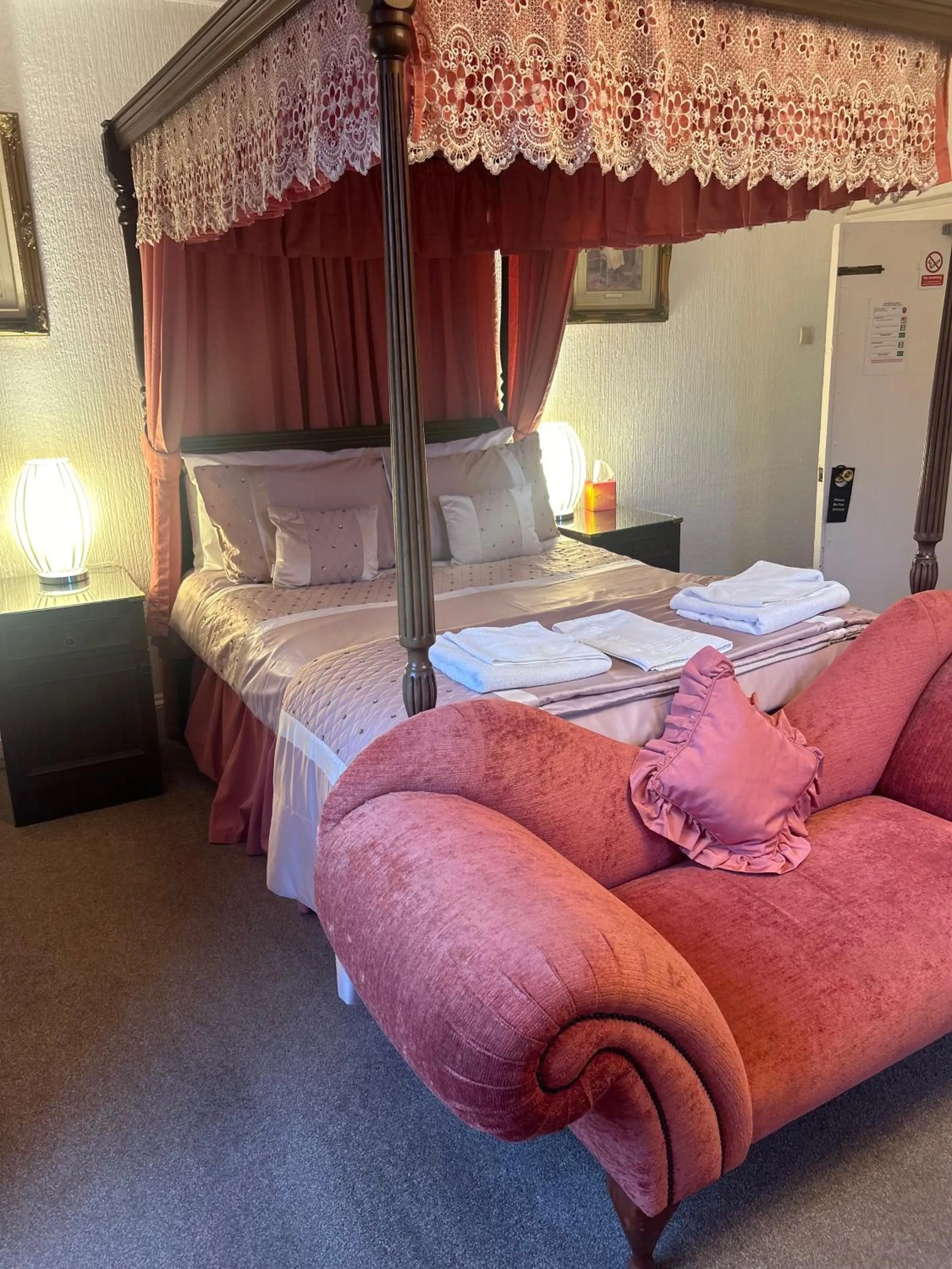 Bed in Parlors Hall Hotel