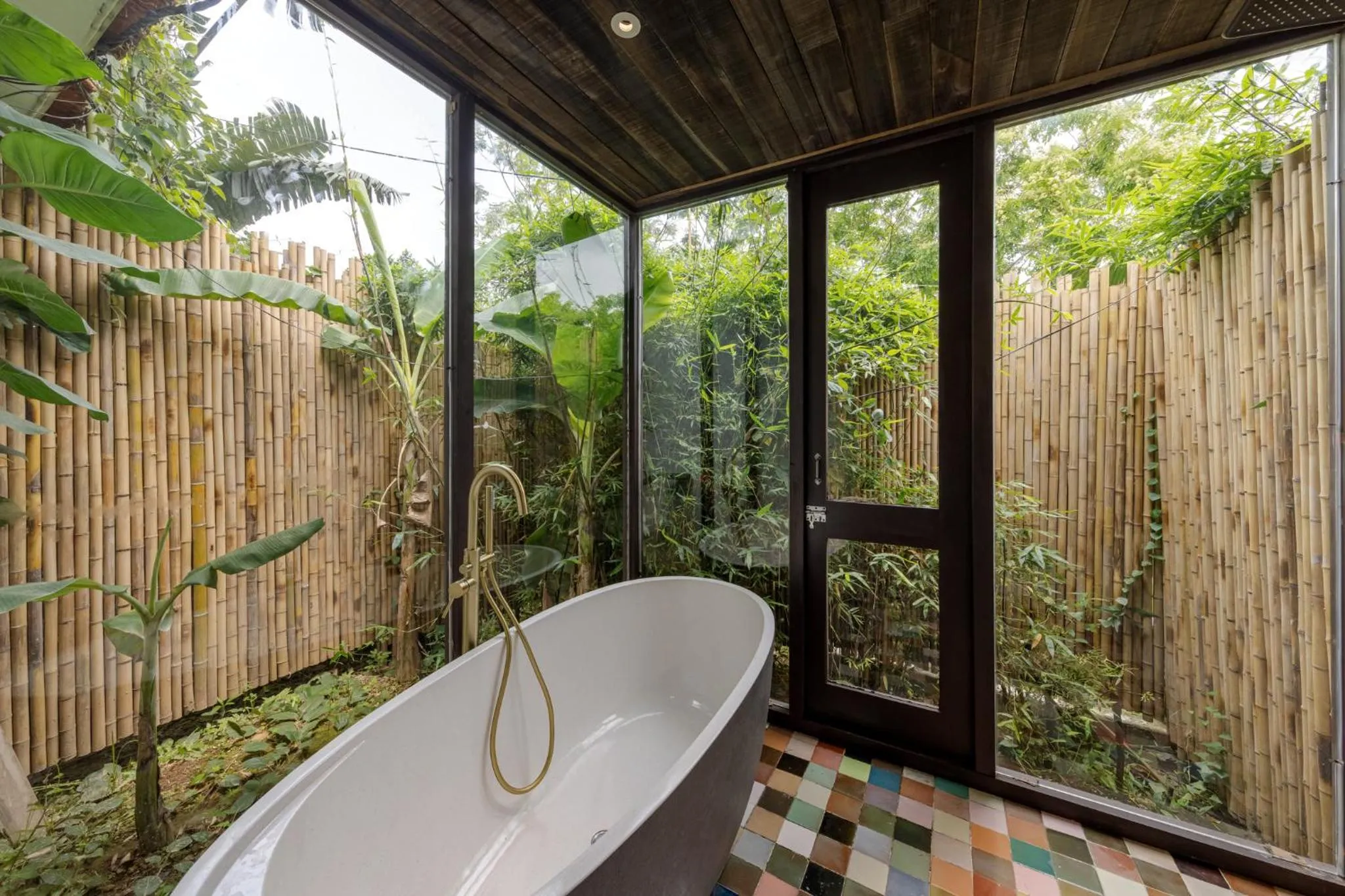 Shower in Nature Garden Ecolodge Ninh Bình