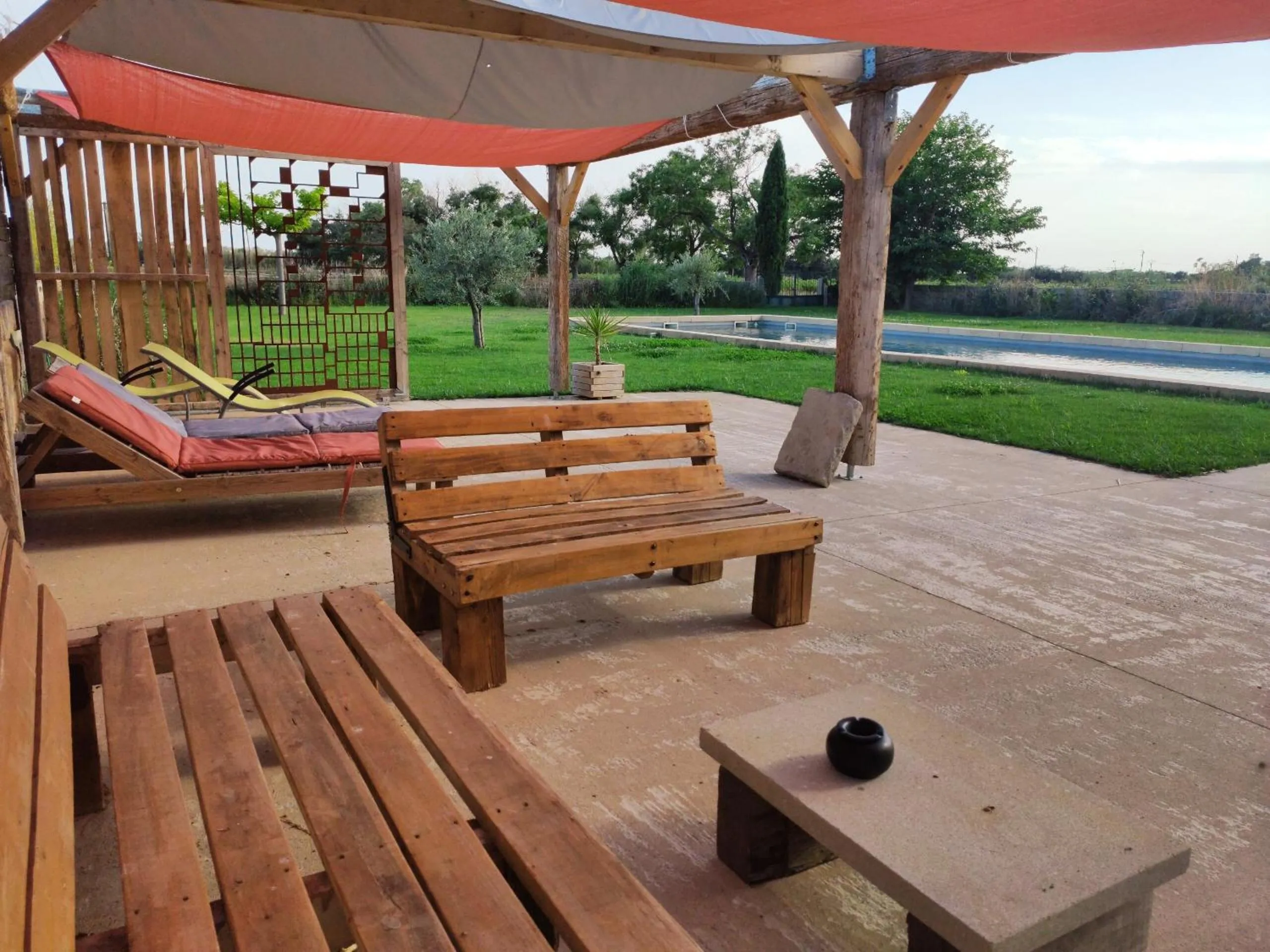 Pool view in Manoir du Marquis de Montcalm