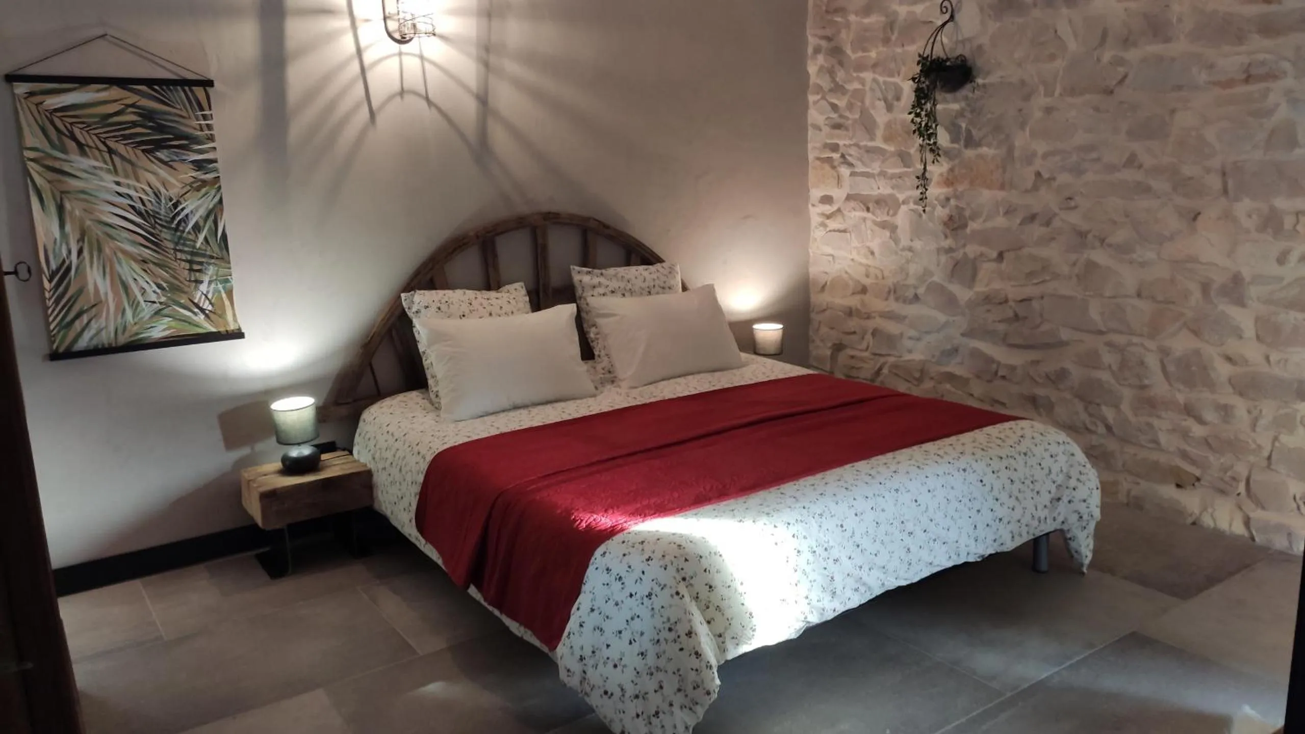 Bedroom, Bed in Manoir du Marquis de Montcalm