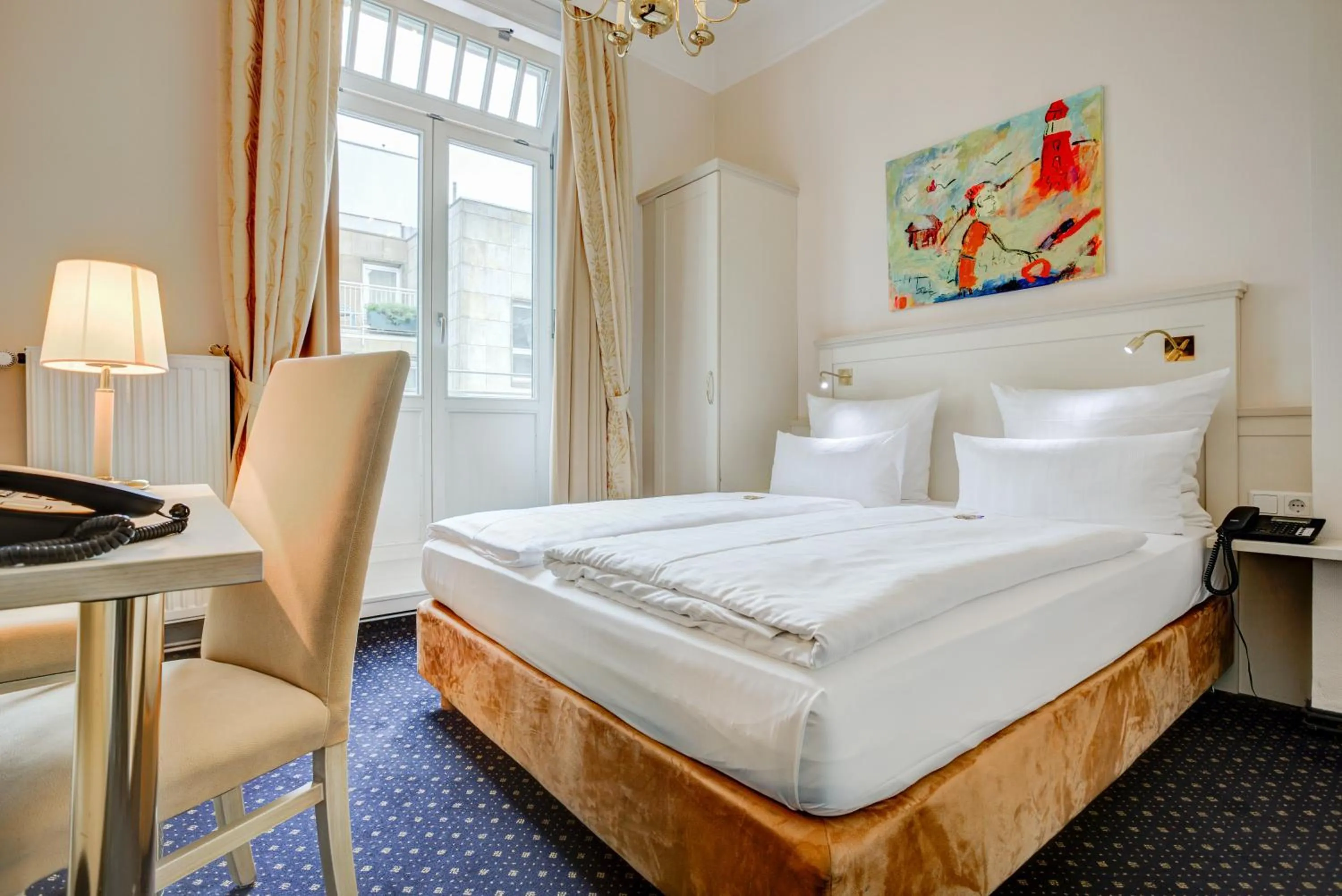 Photo of the whole room, Bed in Hotel Fürst Bismarck