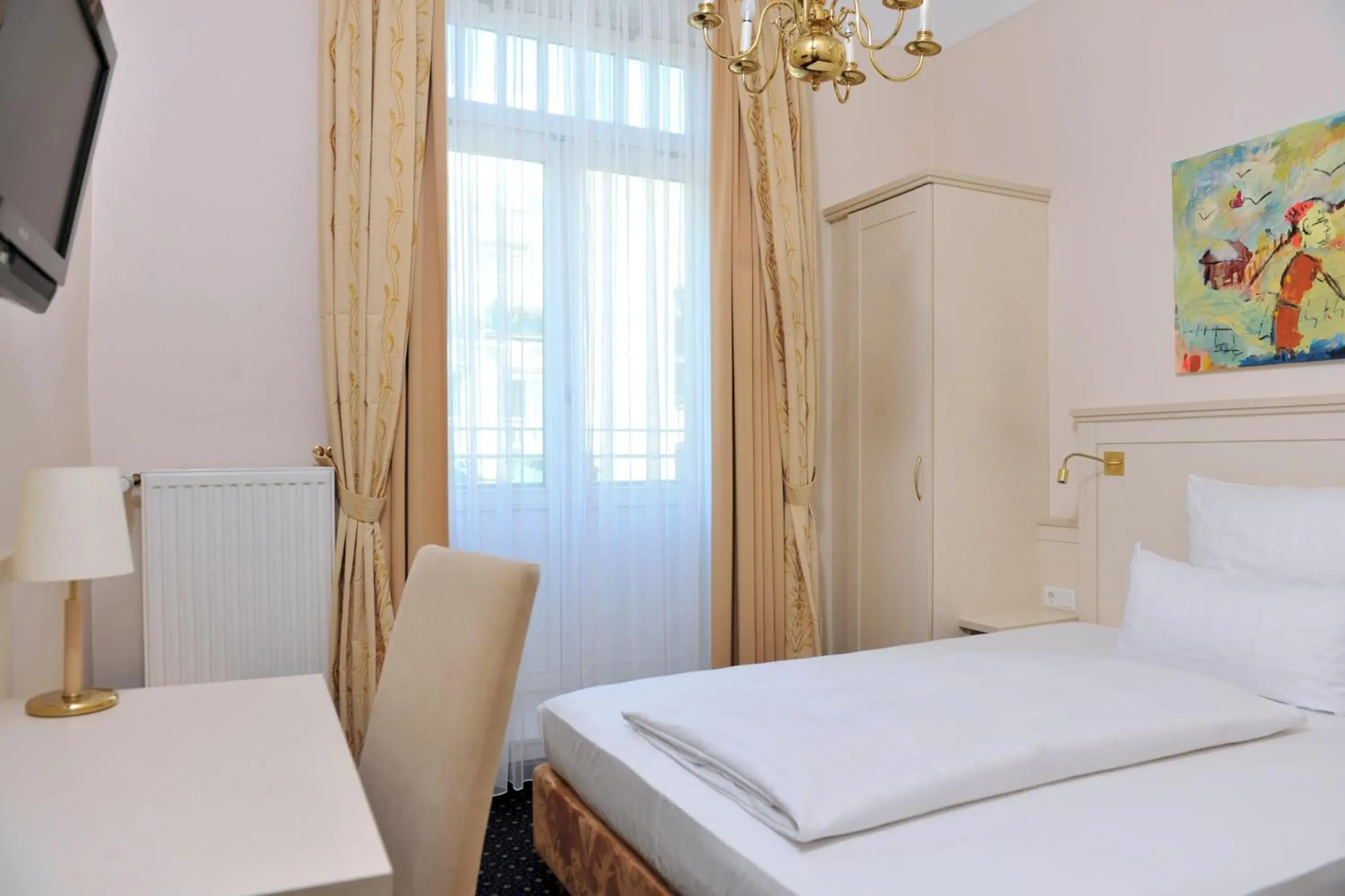 Photo of the whole room, Bed in Hotel Fürst Bismarck Photo of the whole room, Bed in Hotel Fürst Bismarck