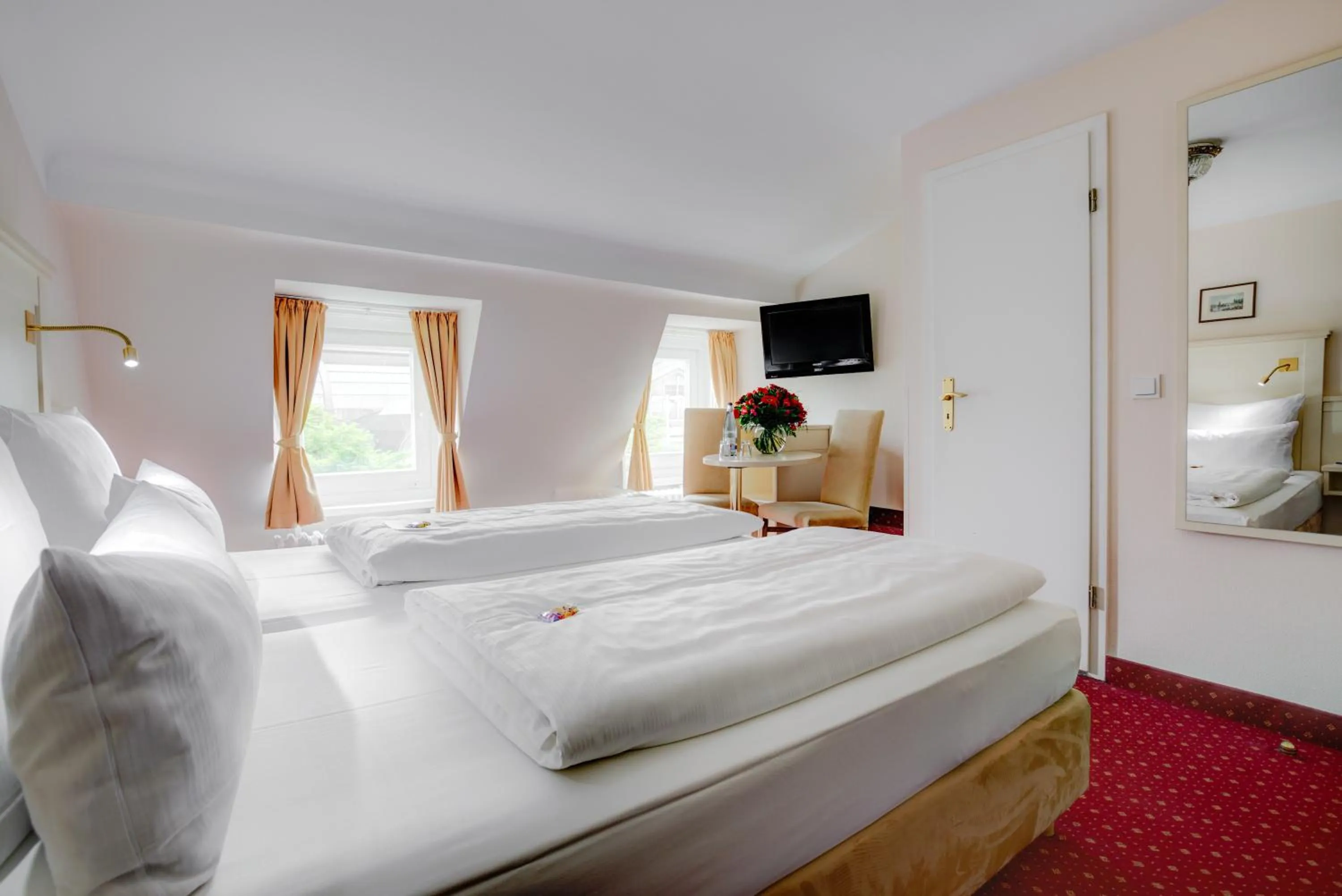 Photo of the whole room, Bed in Hotel Fürst Bismarck