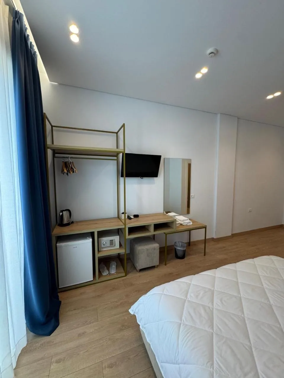 safe, Bed in Otto Hotel