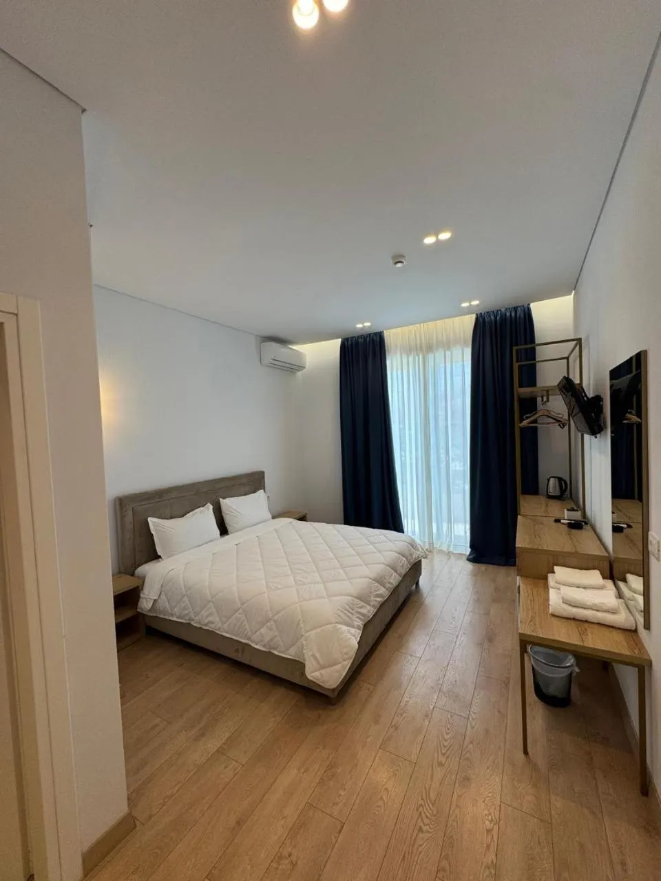 Property building, Bed in Otto Hotel